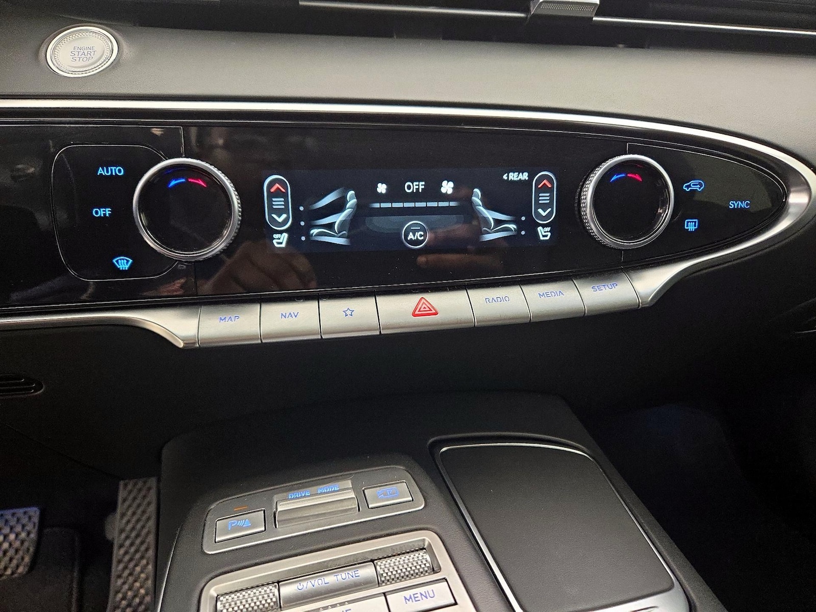 2025 GENESIS GV70 Standard - Photo 18