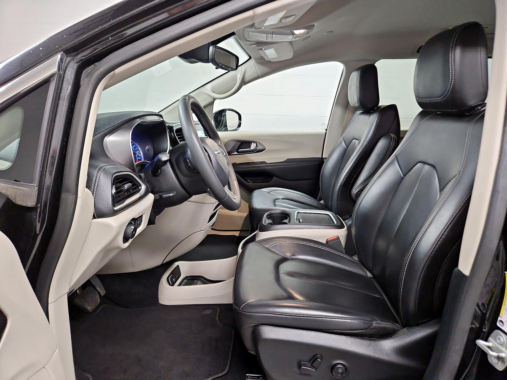 Thumbnail: 2024 Chrysler Pacifica - 11