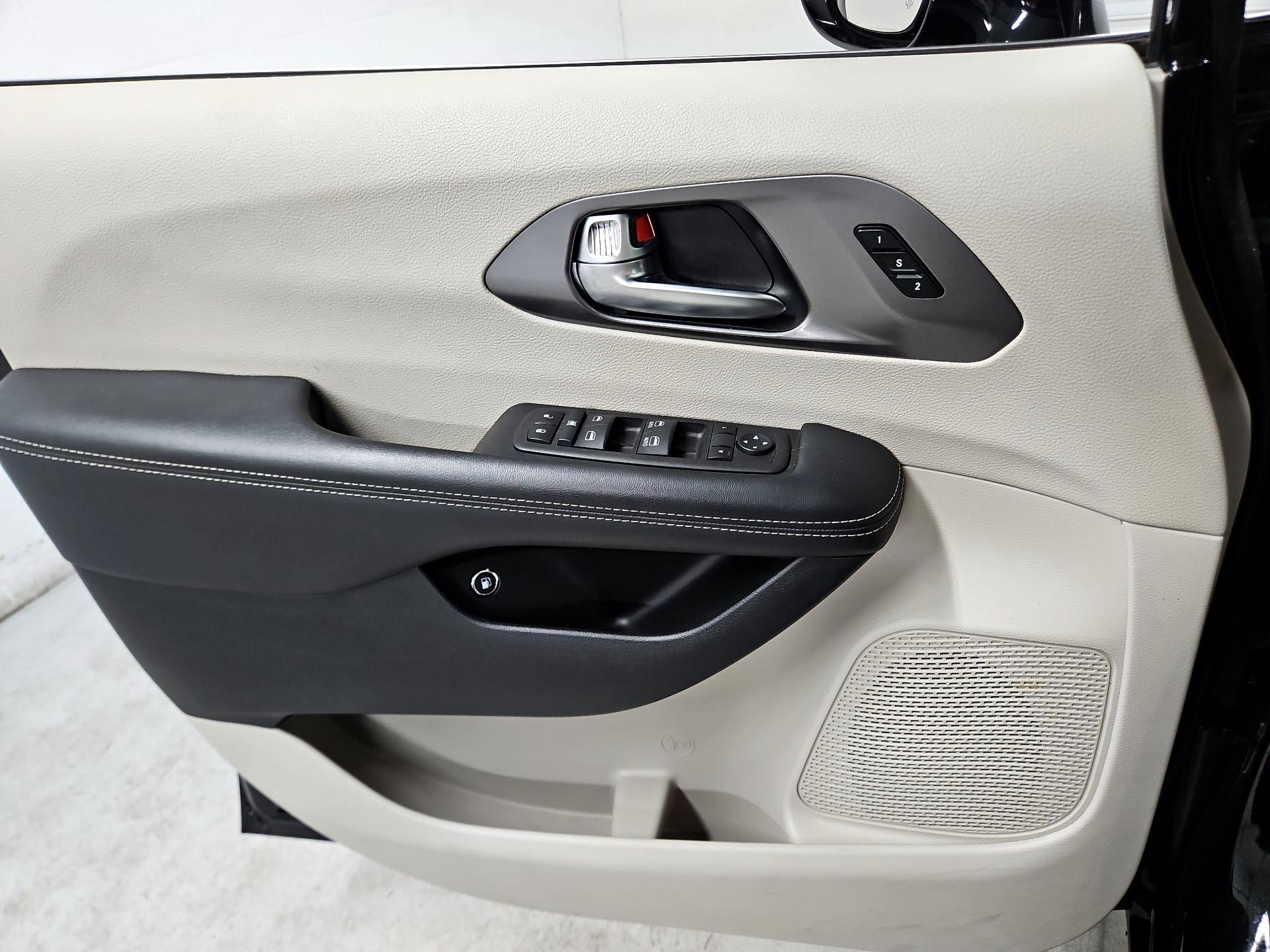 Thumbnail: 2024 Chrysler Pacifica - 12