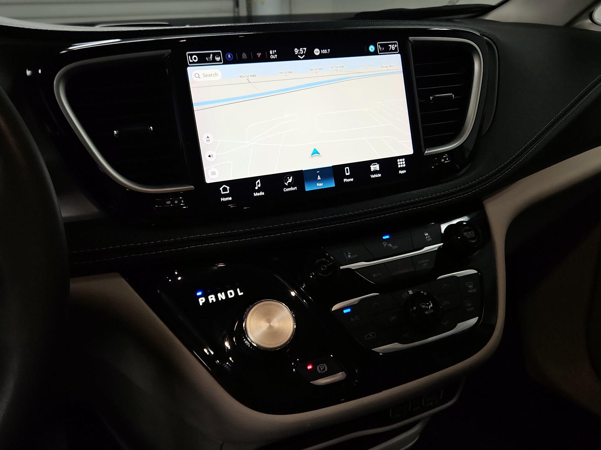Thumbnail: 2024 Chrysler Pacifica - 14