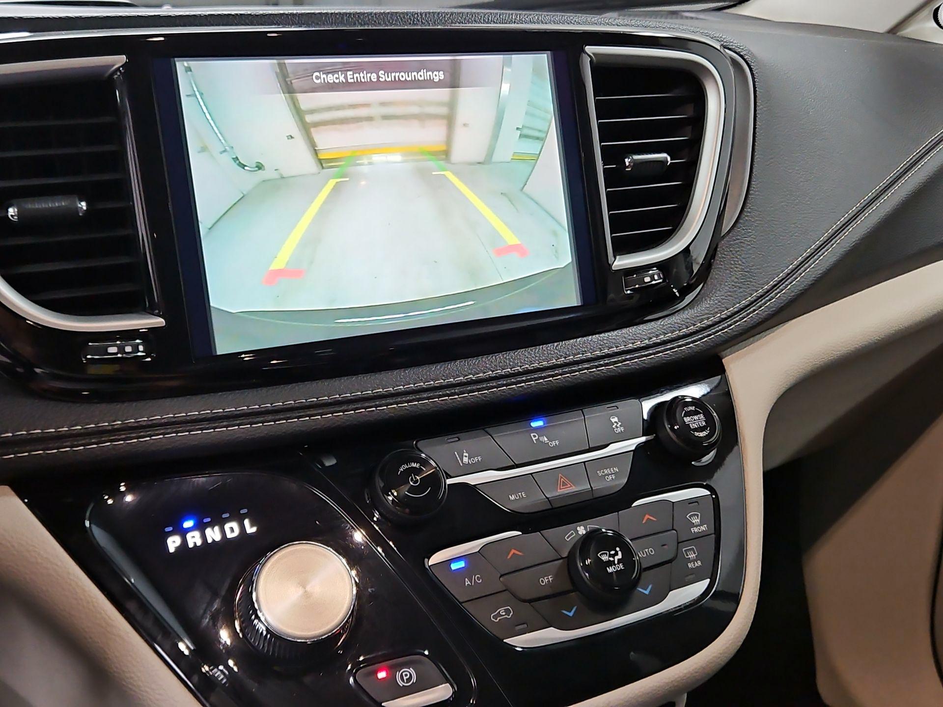 Thumbnail: 2024 Chrysler Pacifica - 15