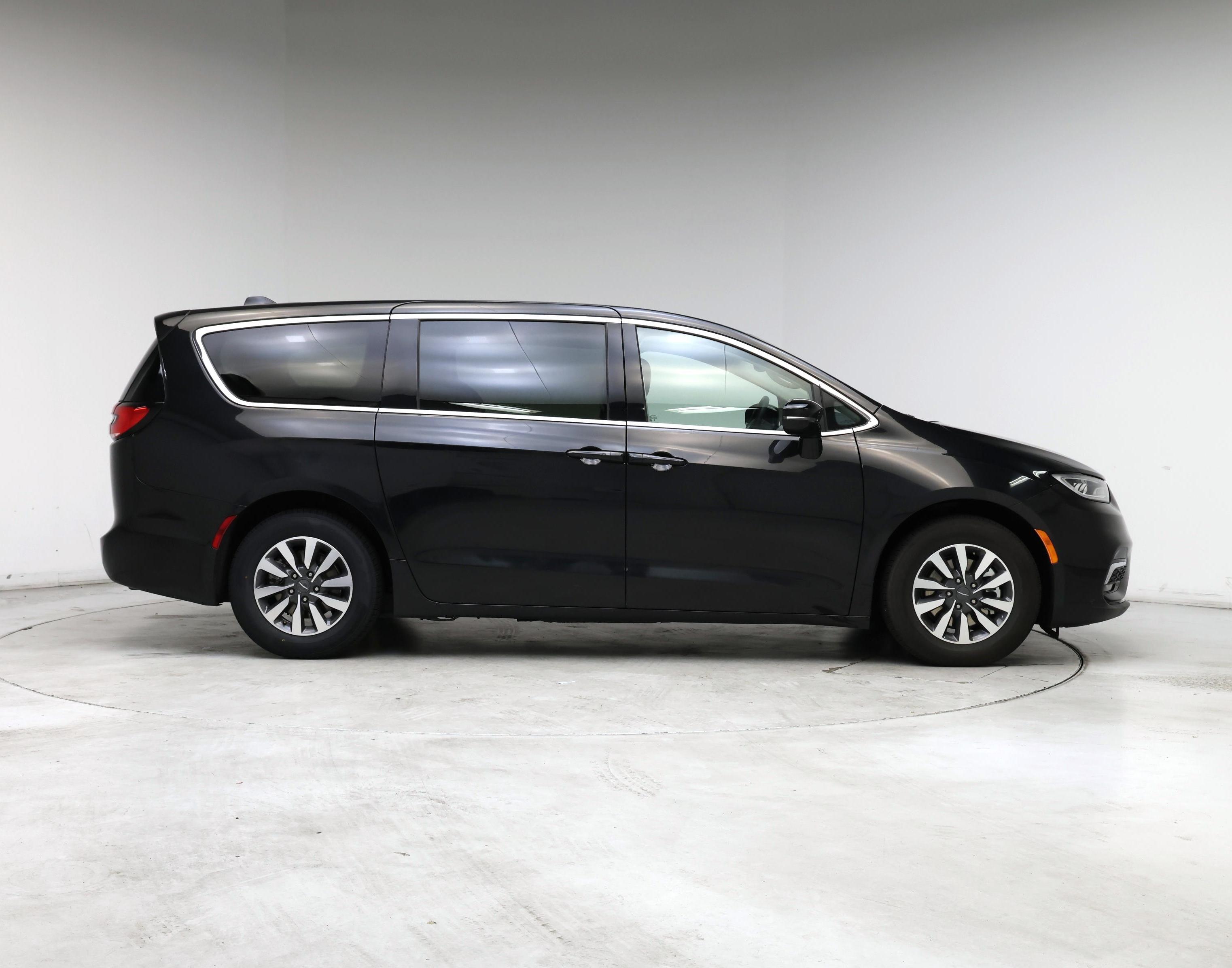 Thumbnail: 2024 Chrysler Pacifica - 7