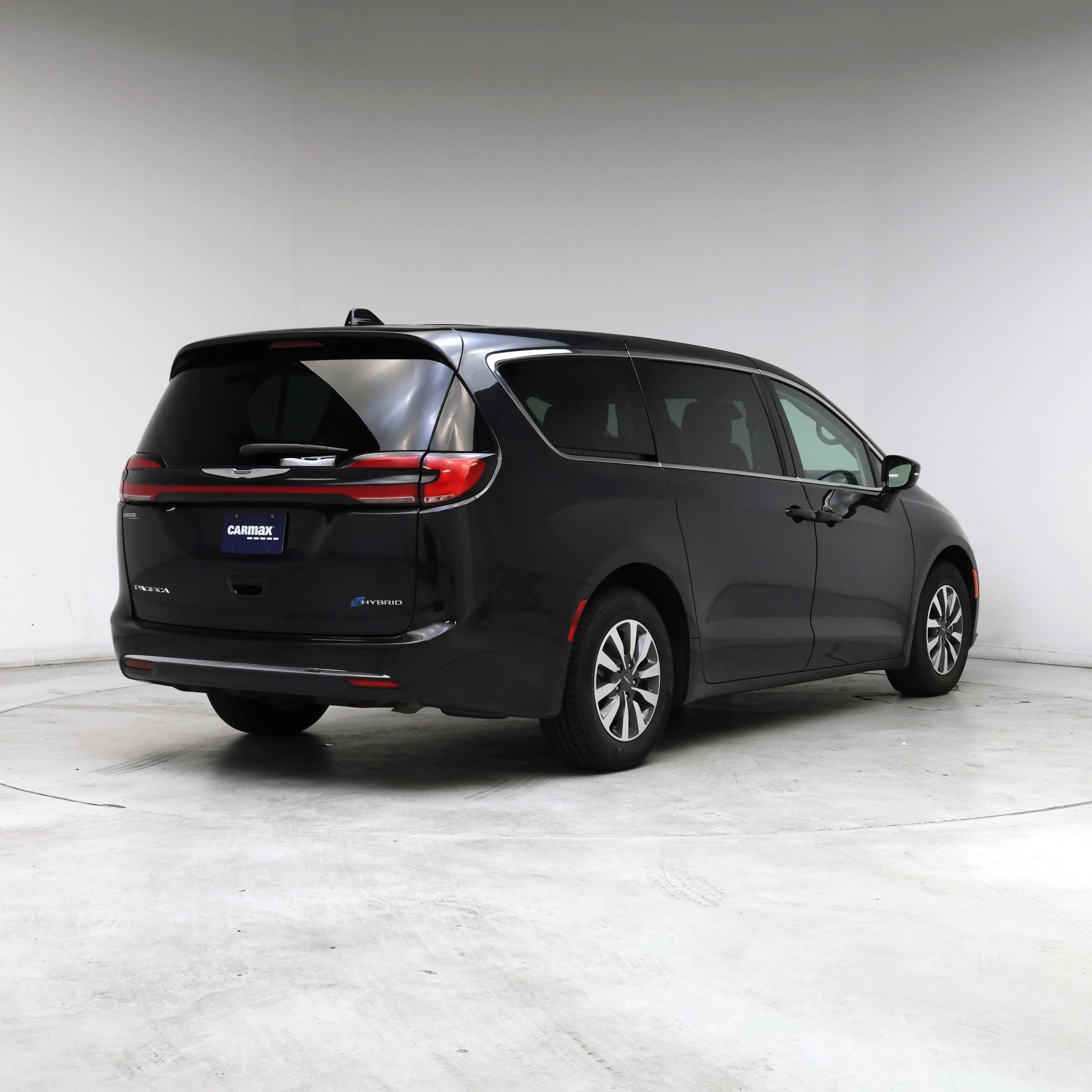 Thumbnail: 2024 Chrysler Pacifica - 8