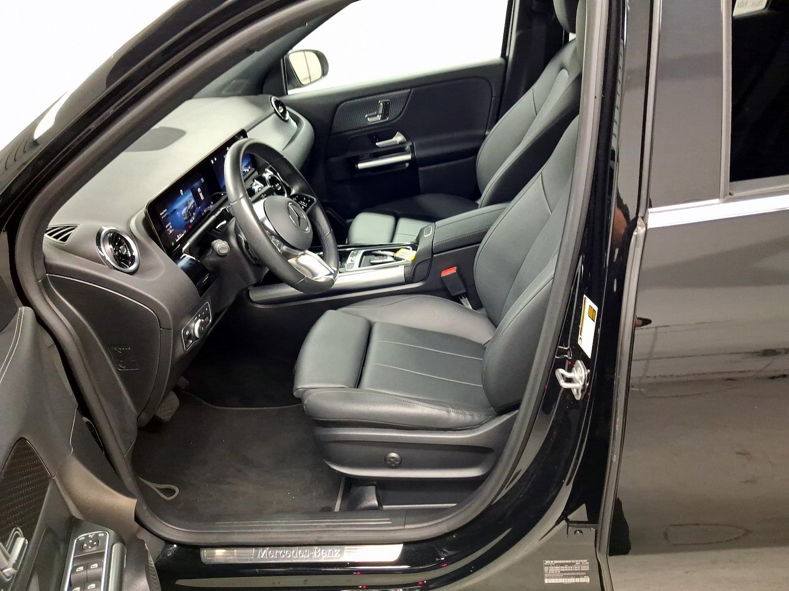 Side Airbags & Leatherette Seats