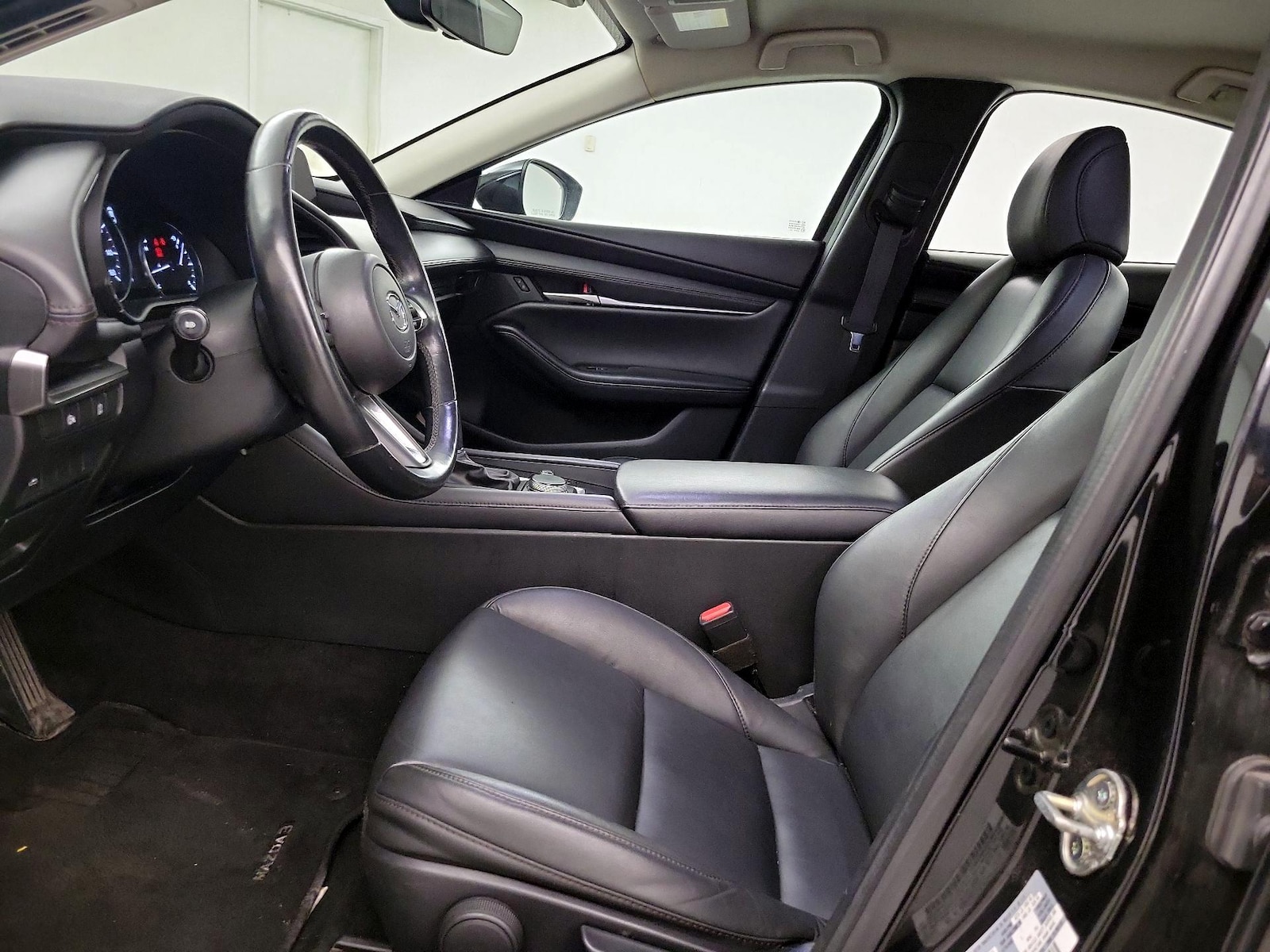 Side Airbags & Leatherette Seats