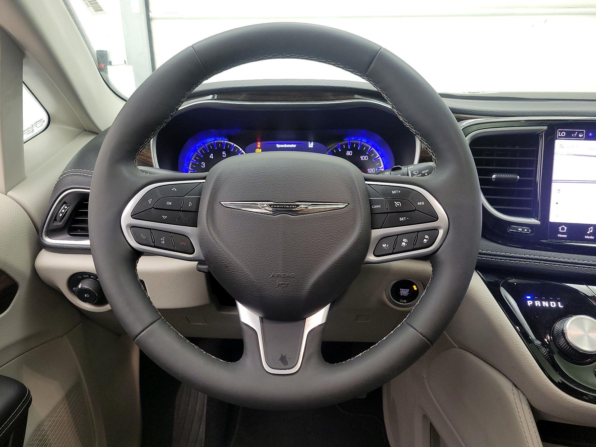Thumbnail: 2024 Chrysler Pacifica - 10