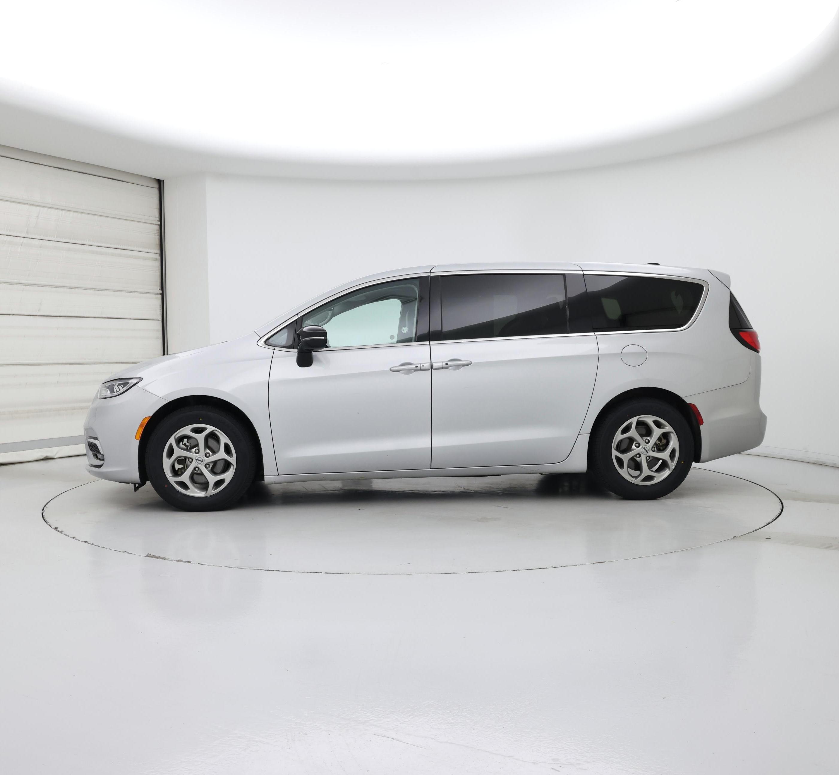 Thumbnail: 2024 Chrysler Pacifica - 3