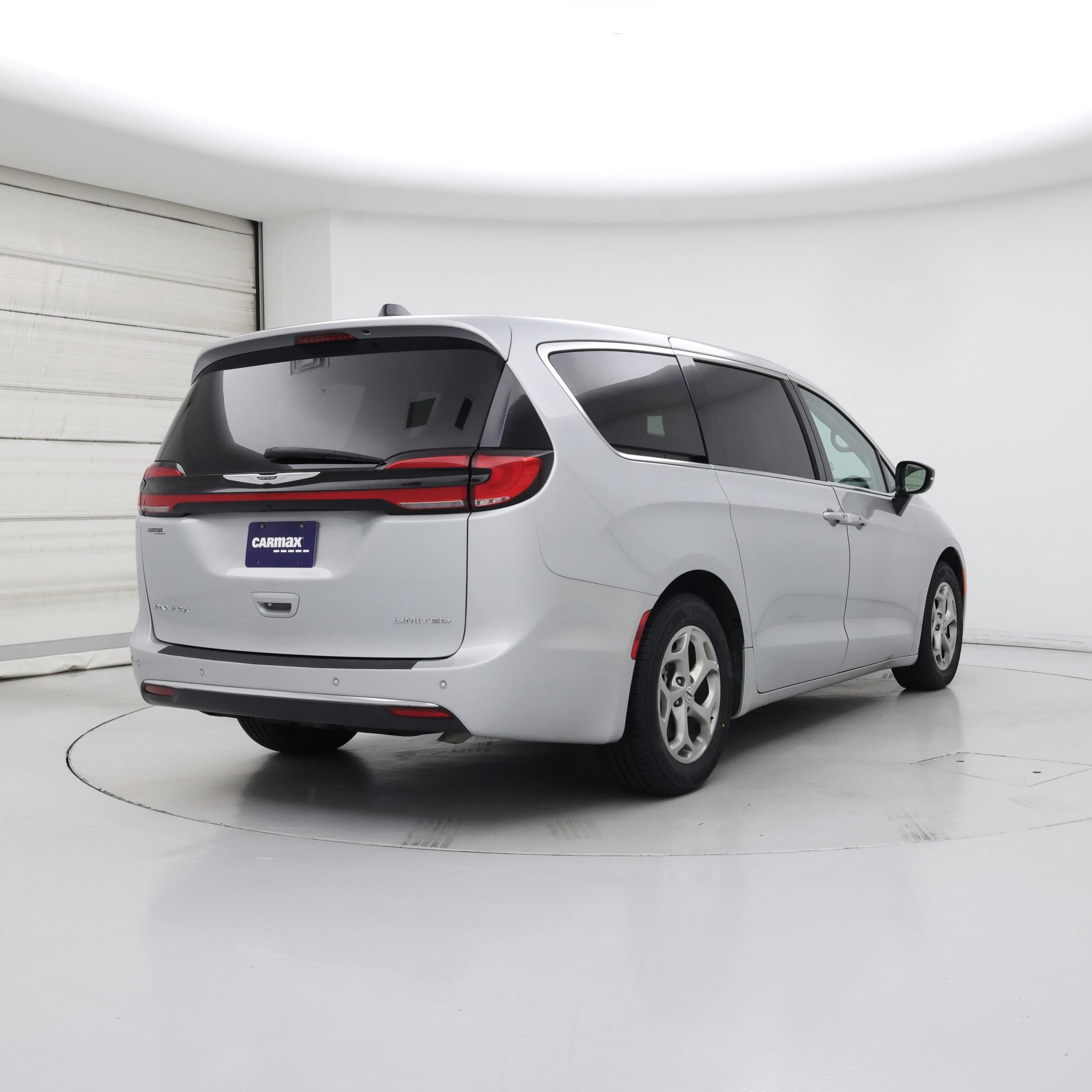 Thumbnail: 2024 Chrysler Pacifica - 8