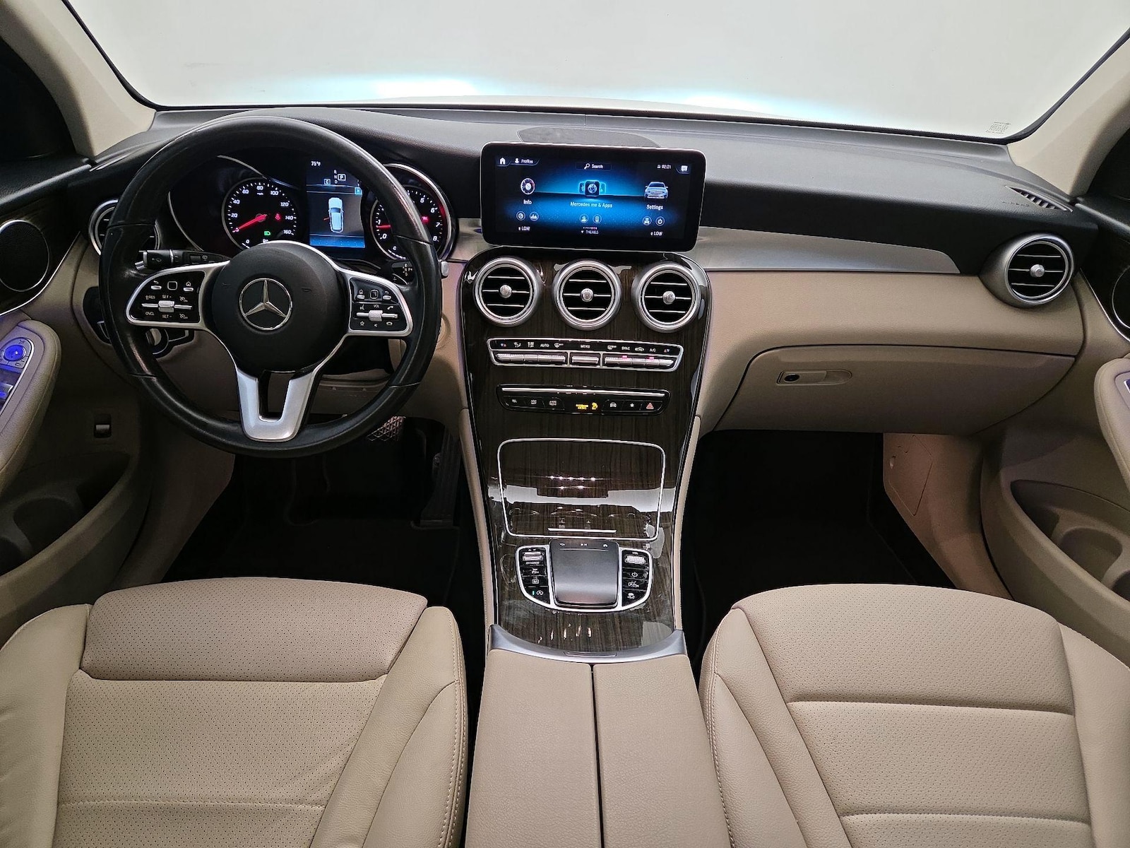 2021 Mercedes-Benz GLC GLC300 - Photo 10