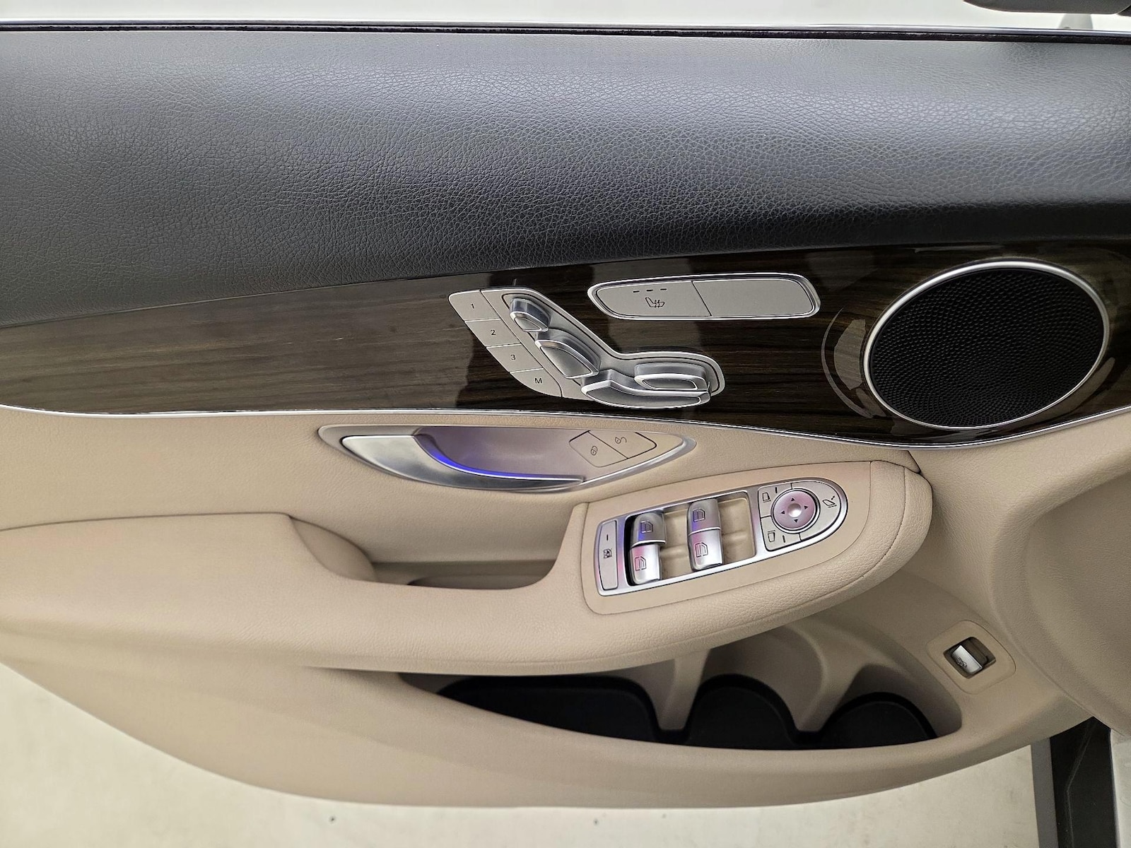 2021 Mercedes-Benz GLC GLC300 - Photo 13