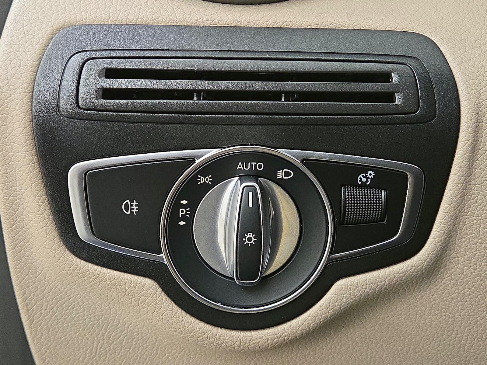 2021 Mercedes-Benz GLC GLC300 - Photo 14