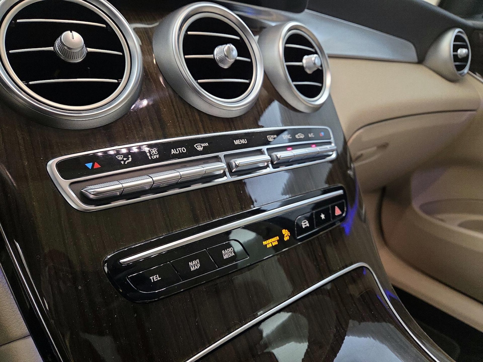 2021 Mercedes-Benz GLC GLC300 - Photo 17