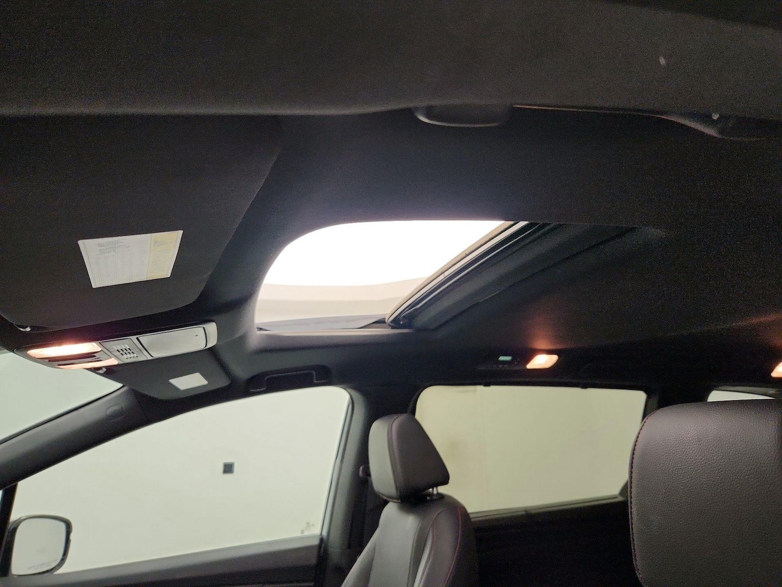 Sunroof(s) & Overhead Airbags