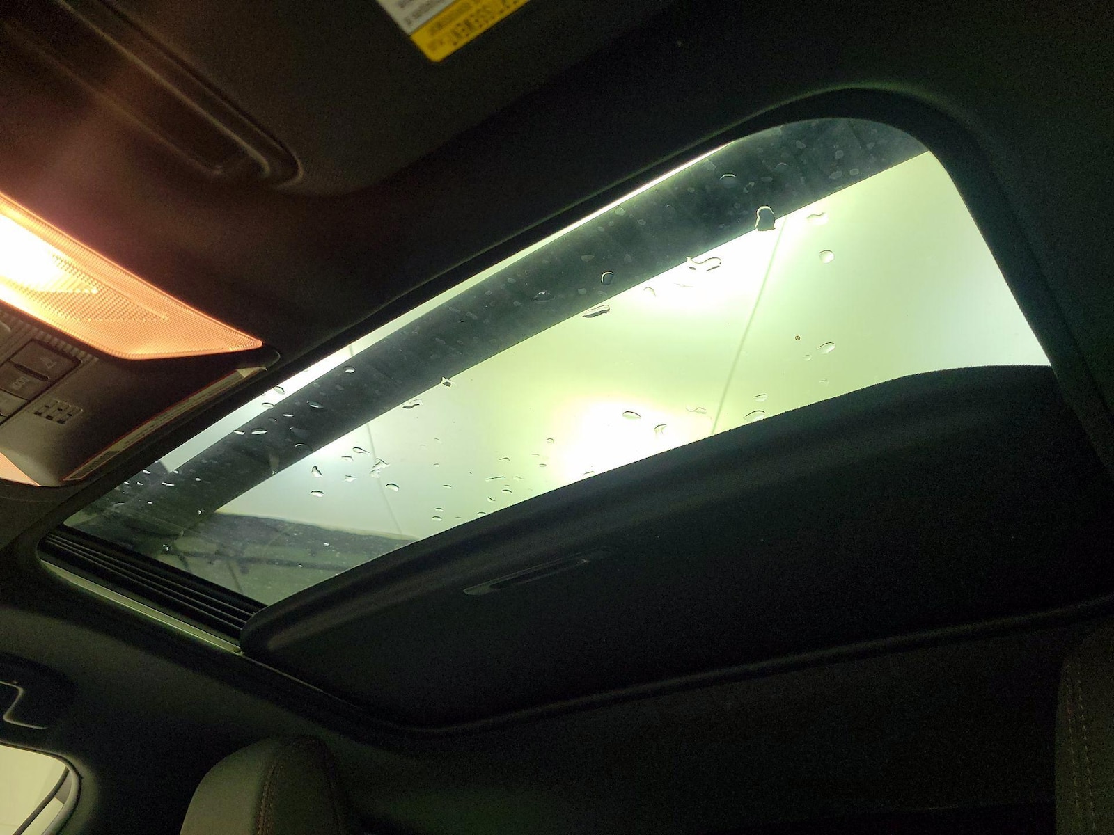 Sunroof(s) & Overhead Airbags