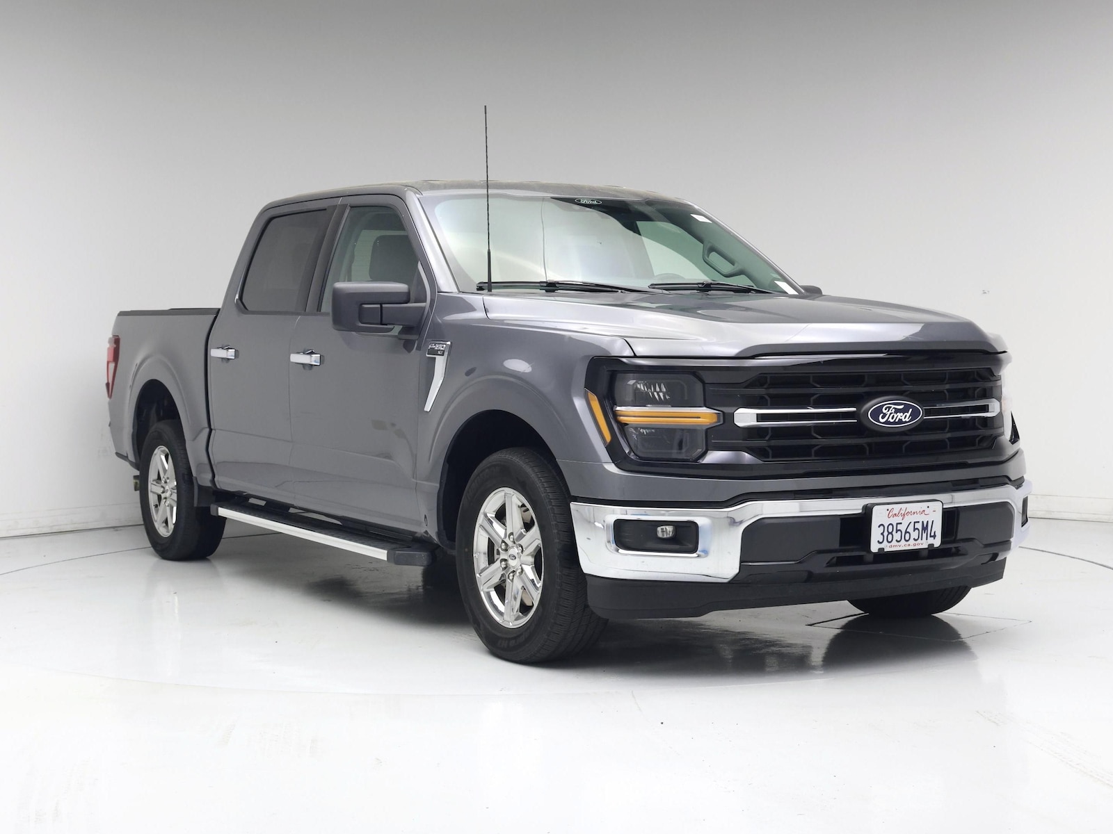 2025 Ford F-150 XLT - Photo 2