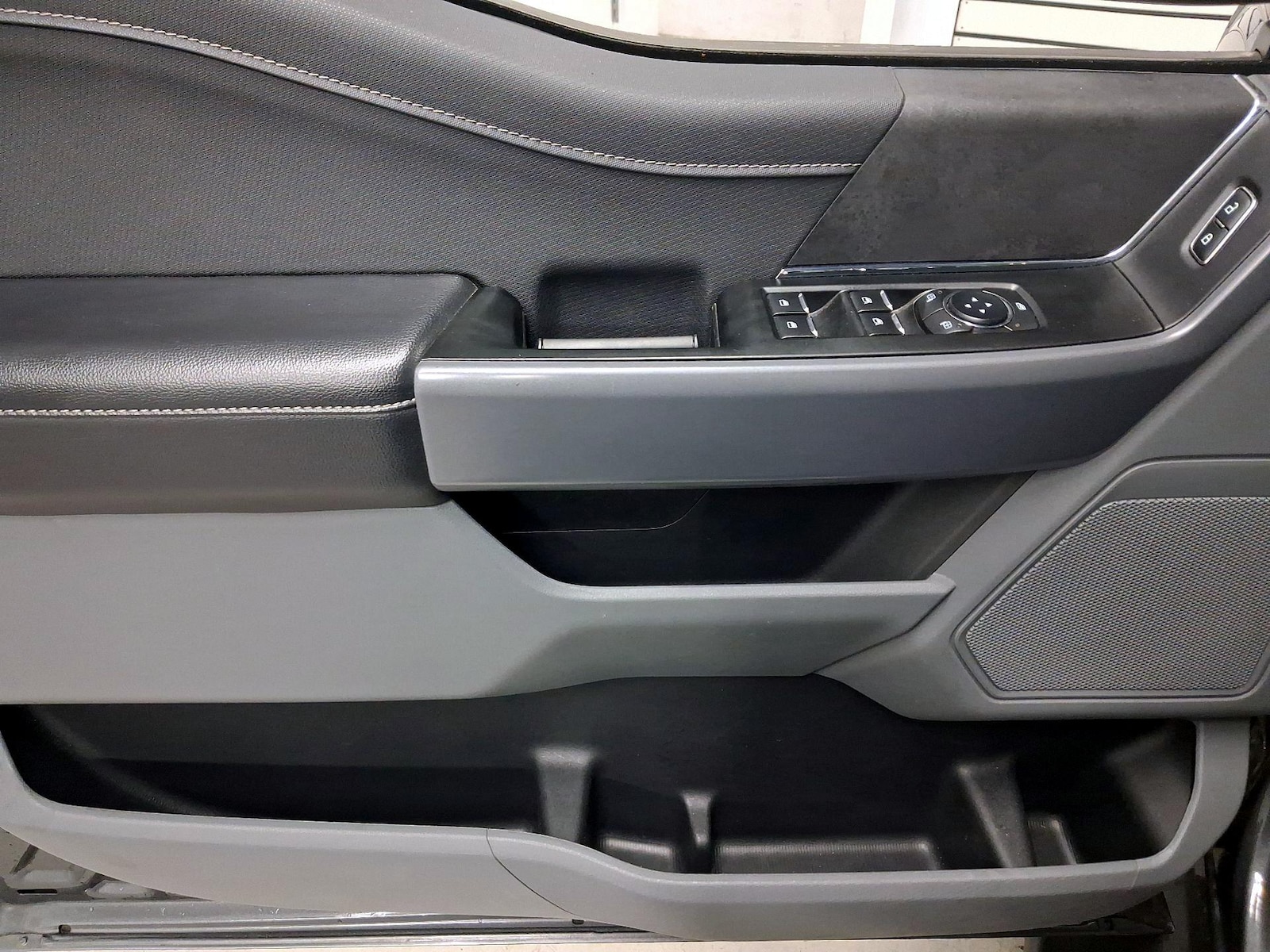 2025 Ford F-150 XLT - Photo 13