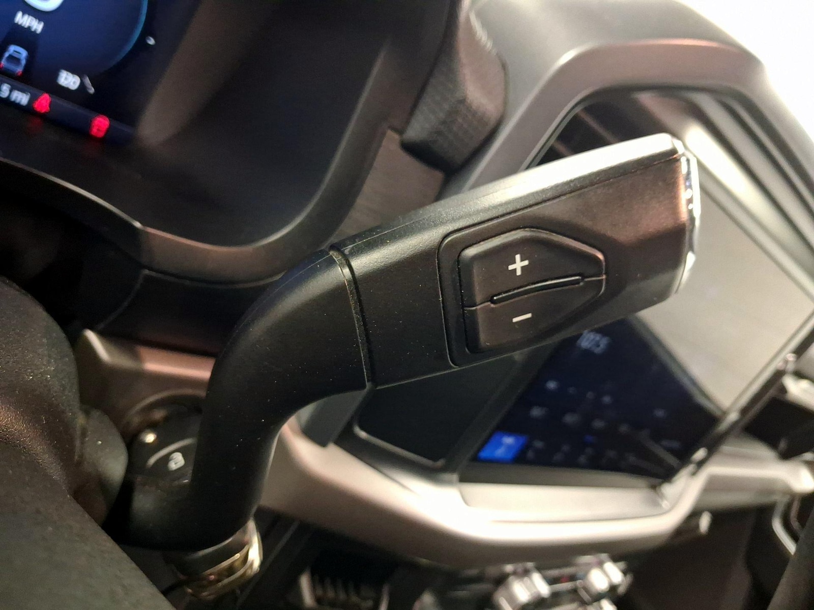 2025 Ford F-150 XLT - Photo 18