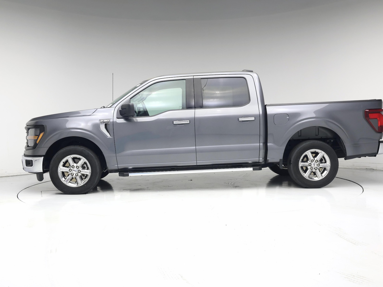 2025 Ford F-150 XLT - Photo 4