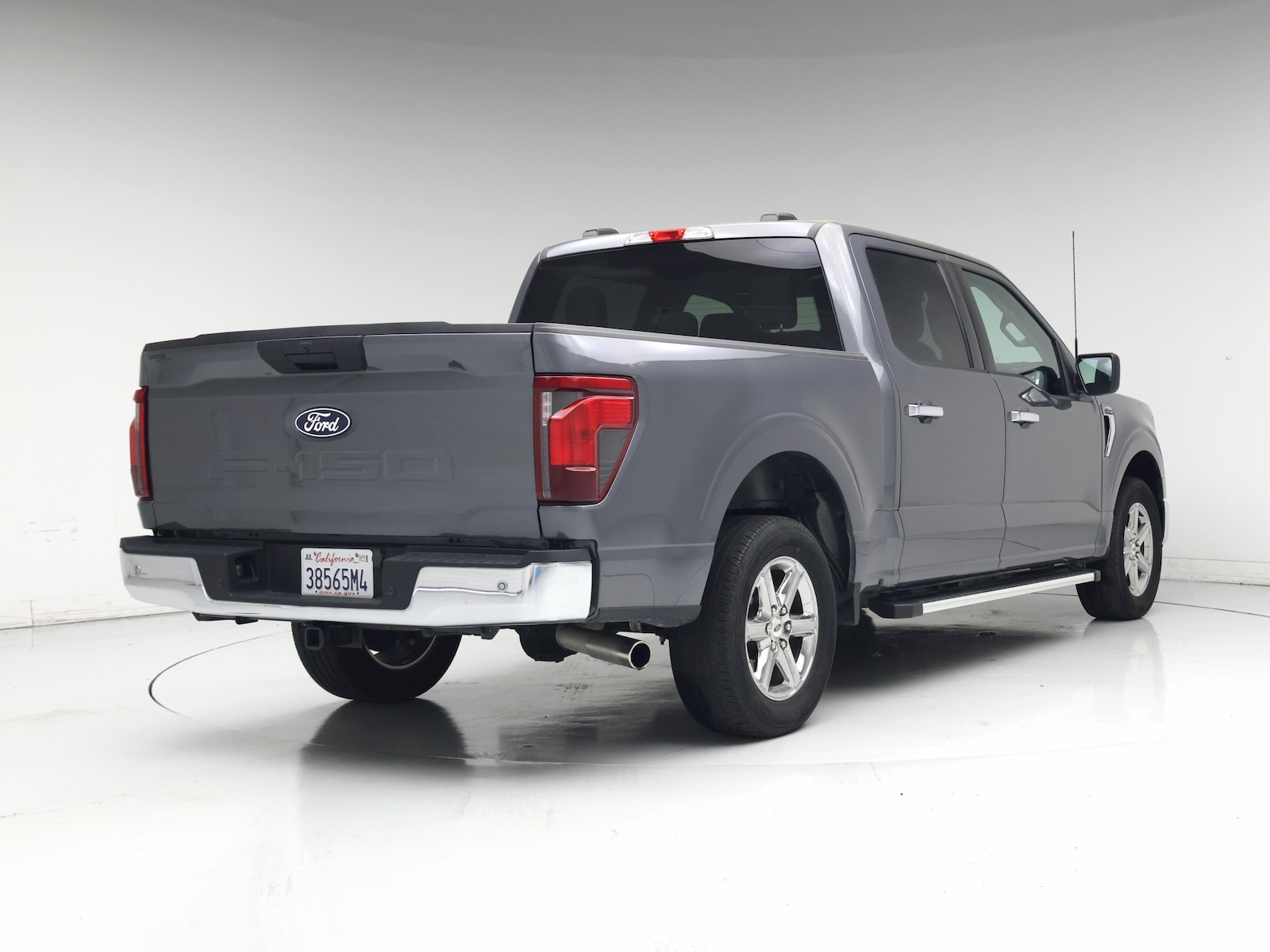 2025 Ford F-150 XLT - Photo 9