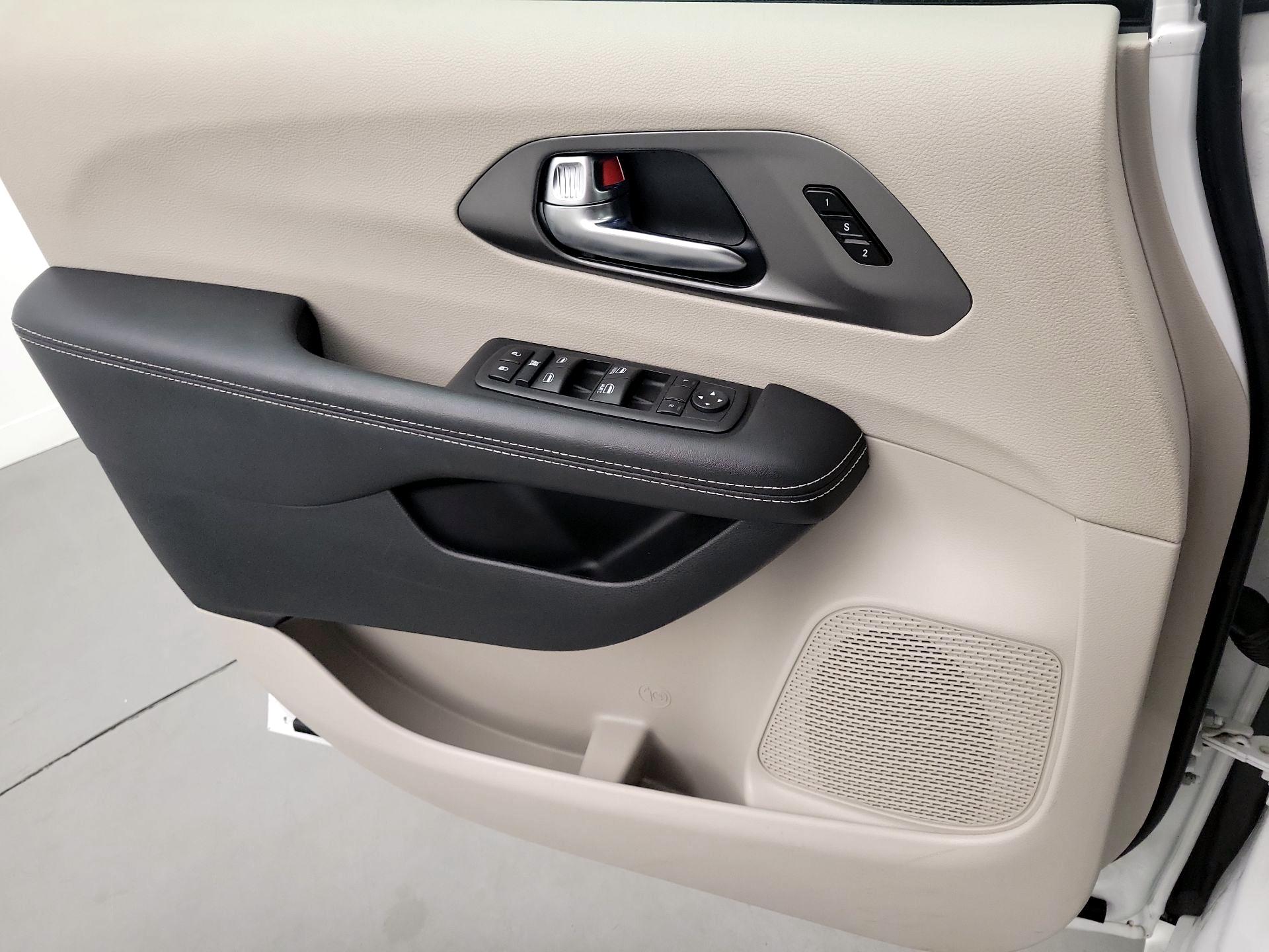 Thumbnail: 2024 Chrysler Pacifica - 12