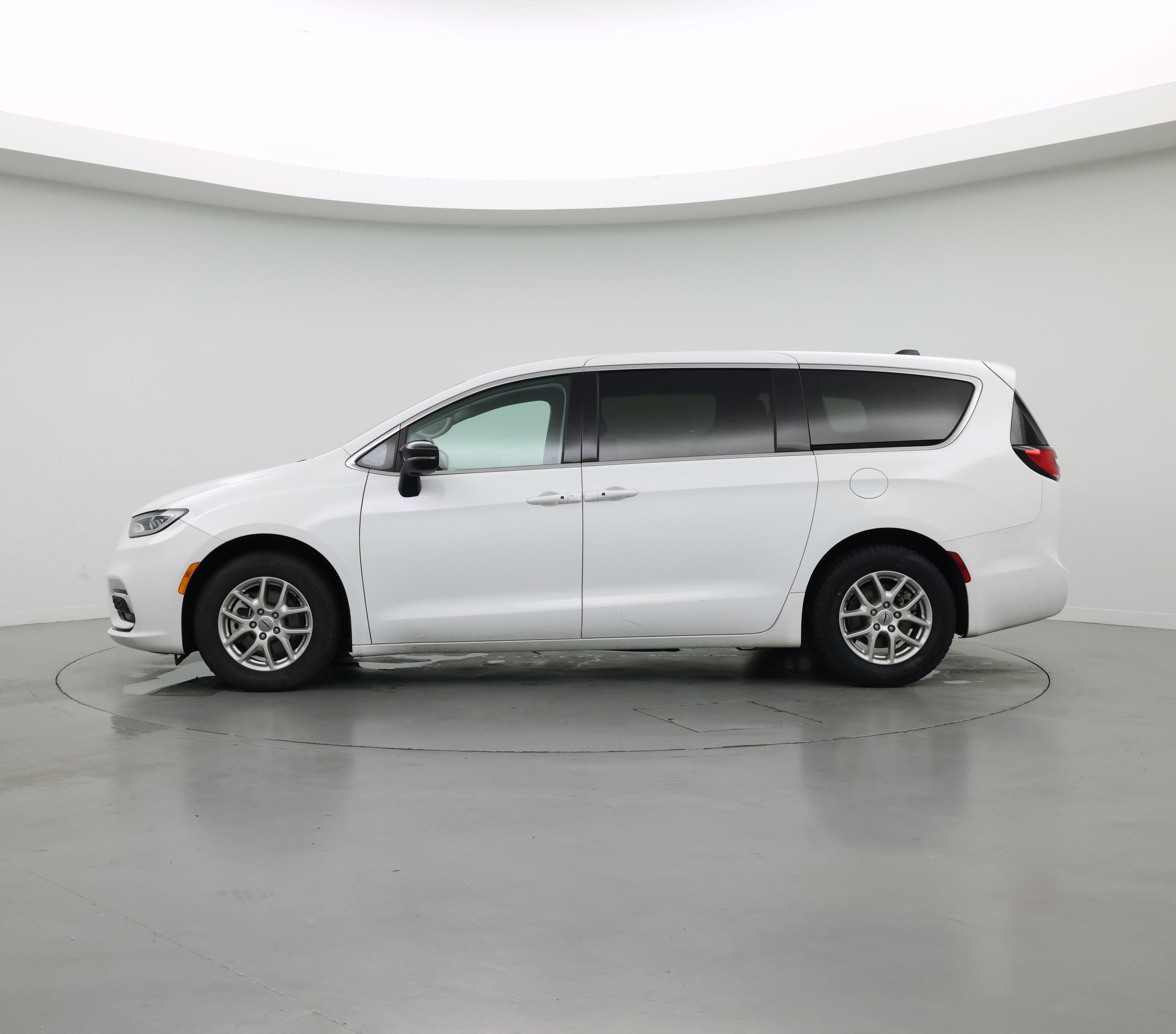 Thumbnail: 2024 Chrysler Pacifica - 3