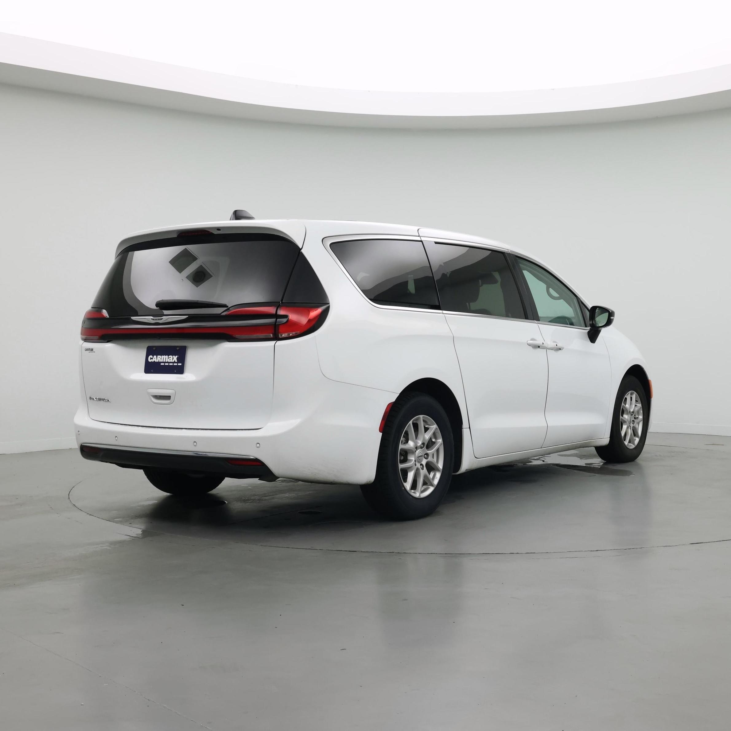 Thumbnail: 2024 Chrysler Pacifica - 8