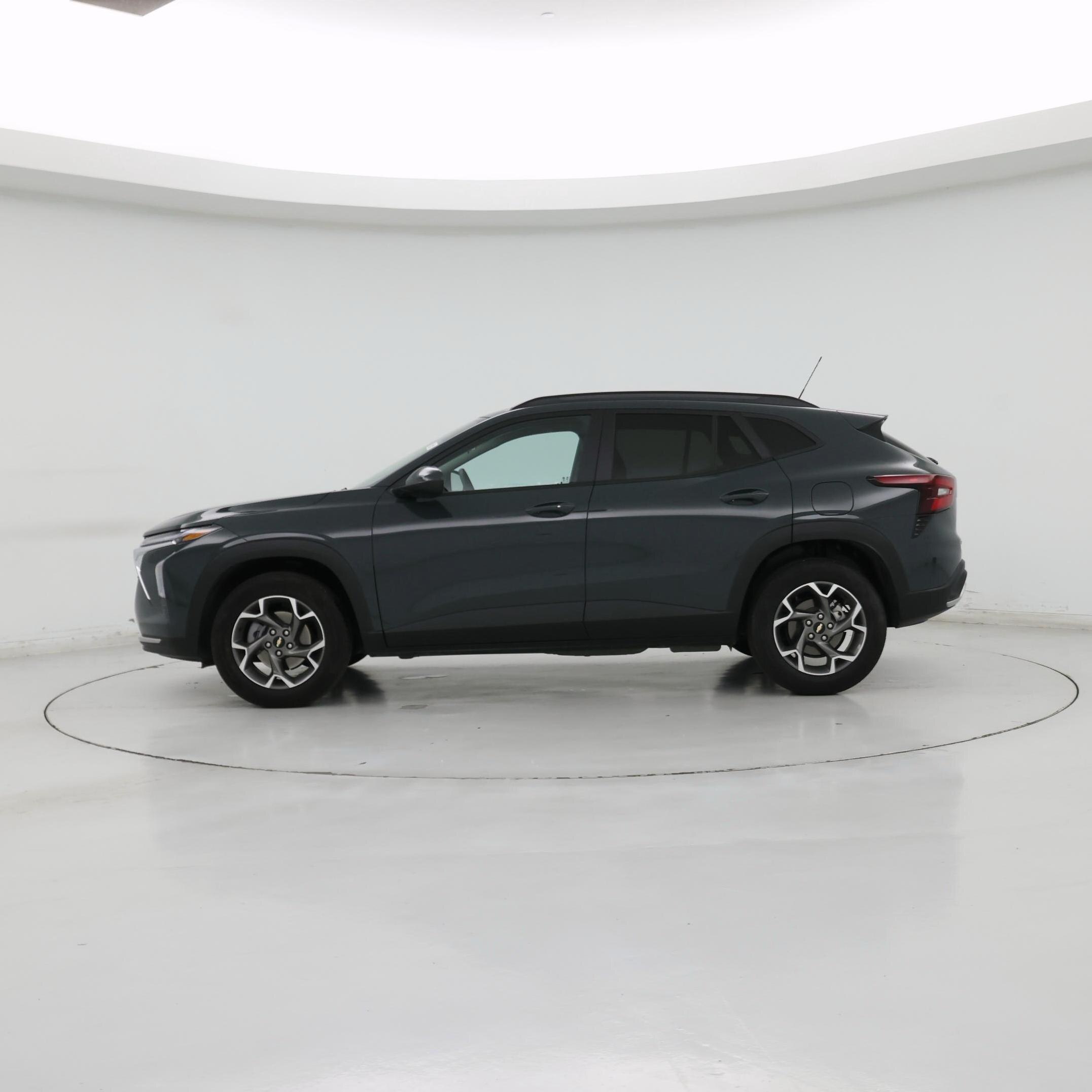 Thumbnail: 2025 Chevrolet Trax - 3