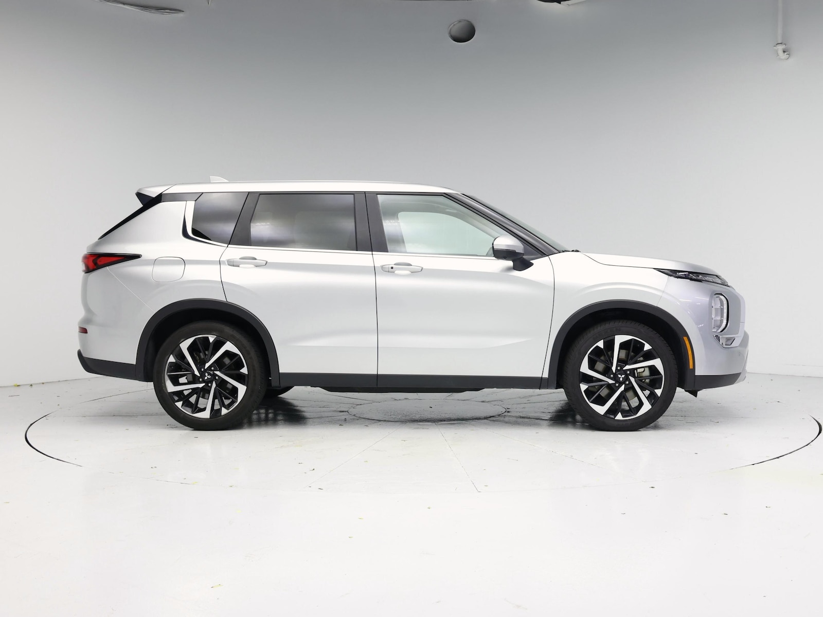 2024 Mitsubishi Outlander SE - Photo 8