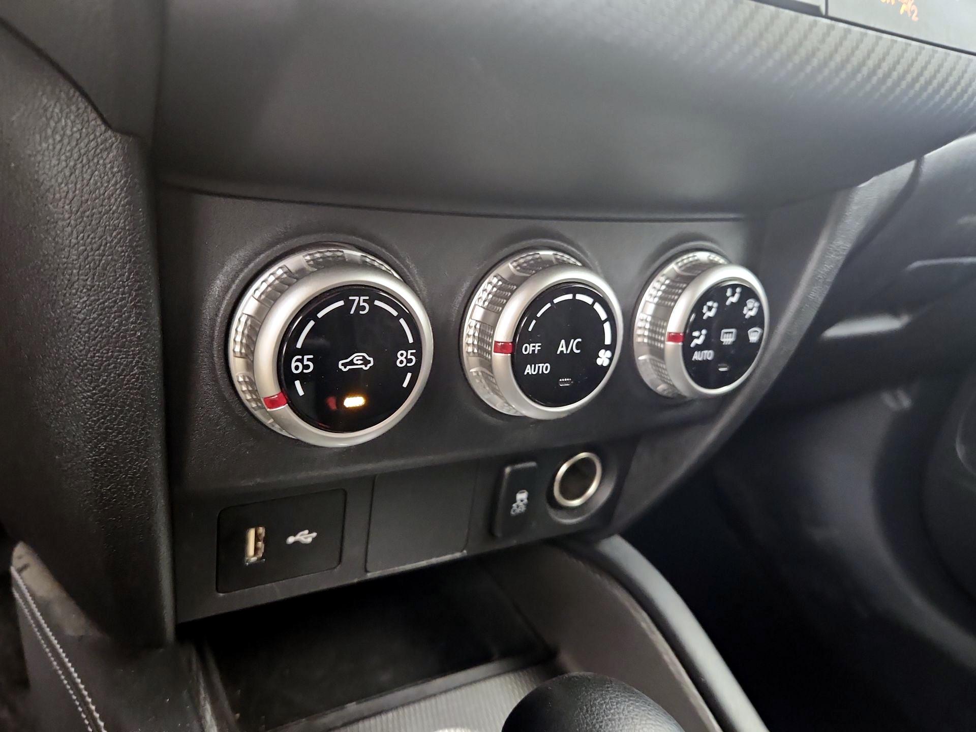 Thumbnail: 2024 Mitsubishi Outlander Sport - 16