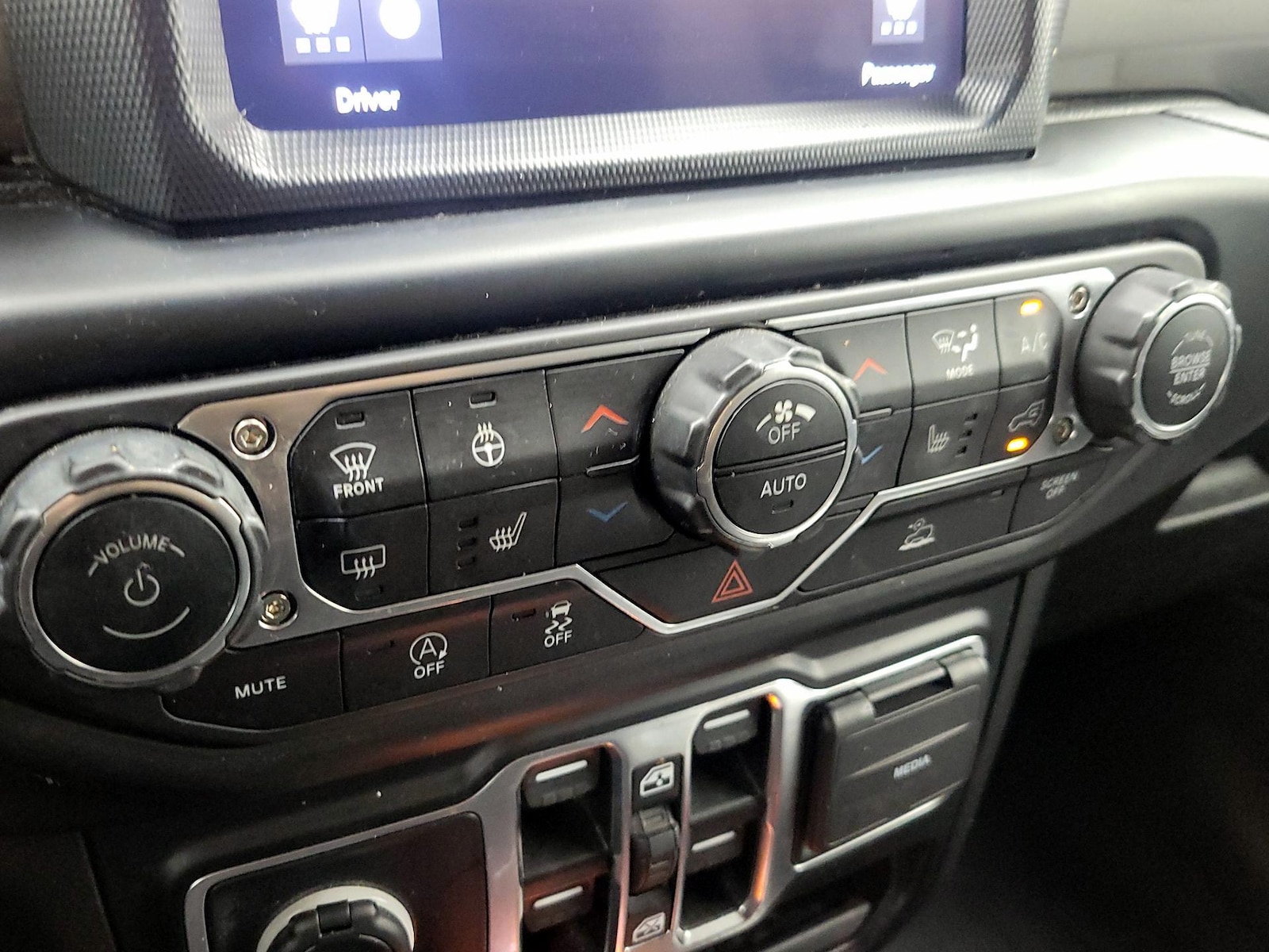 2022 Jeep Wrangler Unlimited Sahara - Photo 18