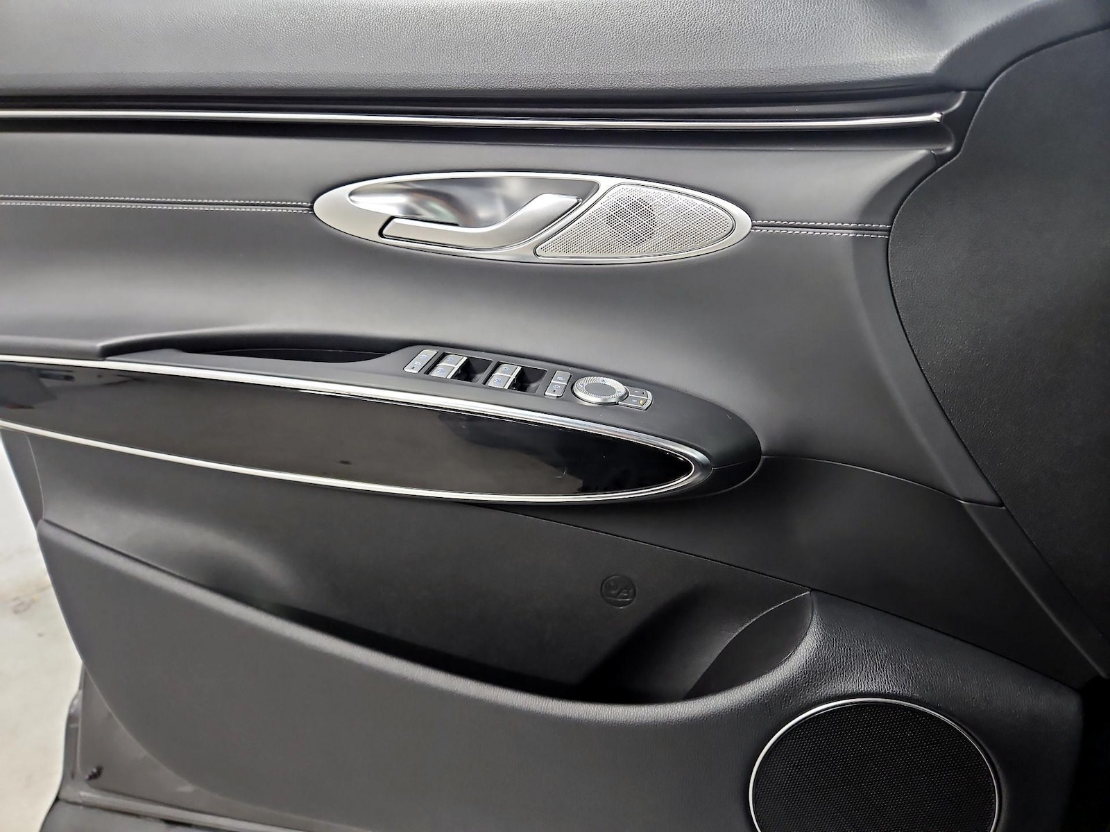 2025 GENESIS GV70 Standard - Photo 13