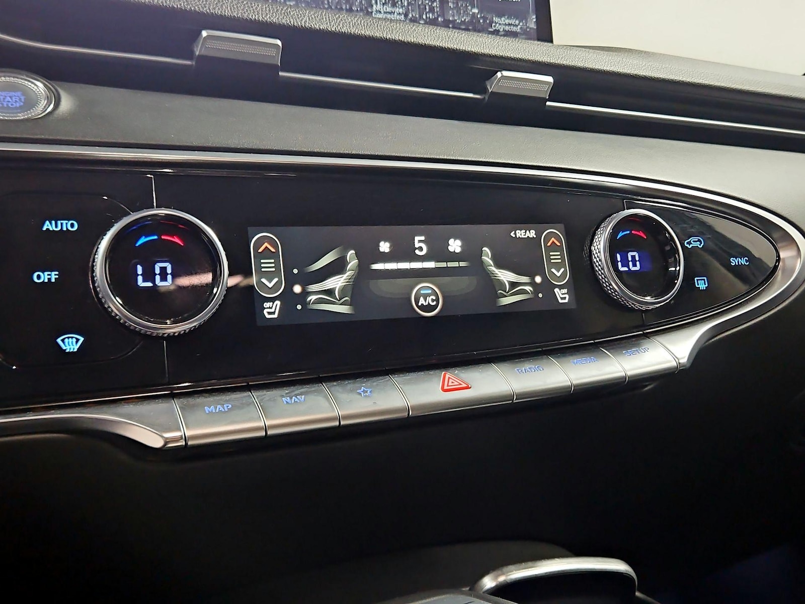 2025 GENESIS GV70 Standard - Photo 18