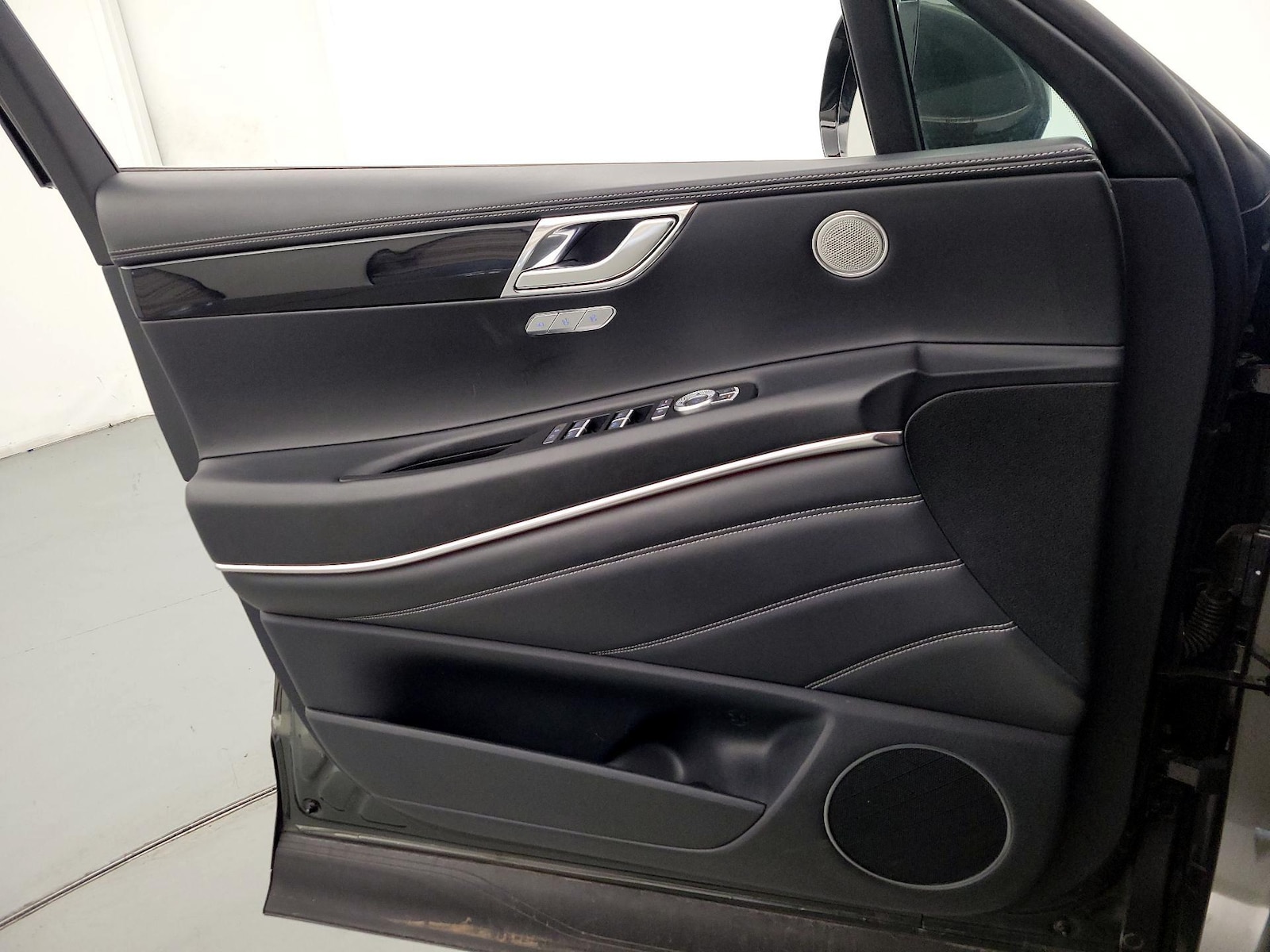 2025 GENESIS GV80 Standard - Photo 13