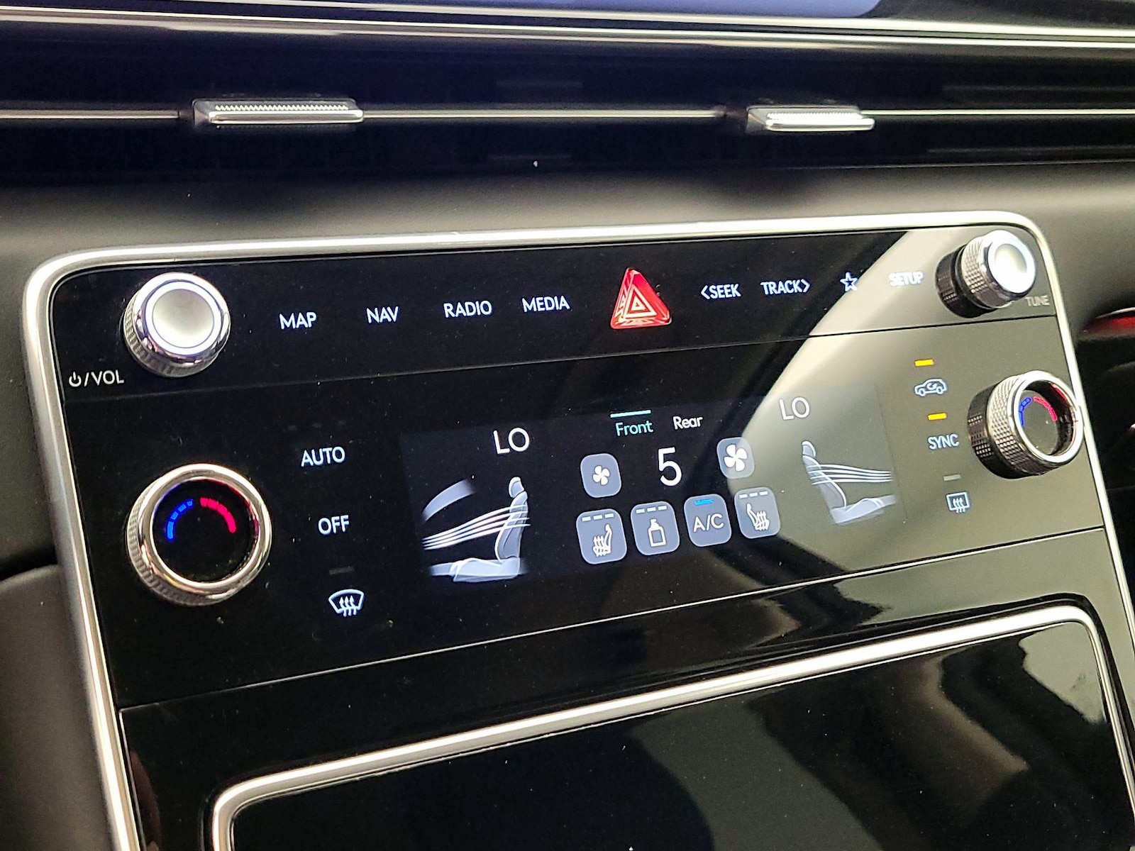 2025 GENESIS GV80 Standard - Photo 18