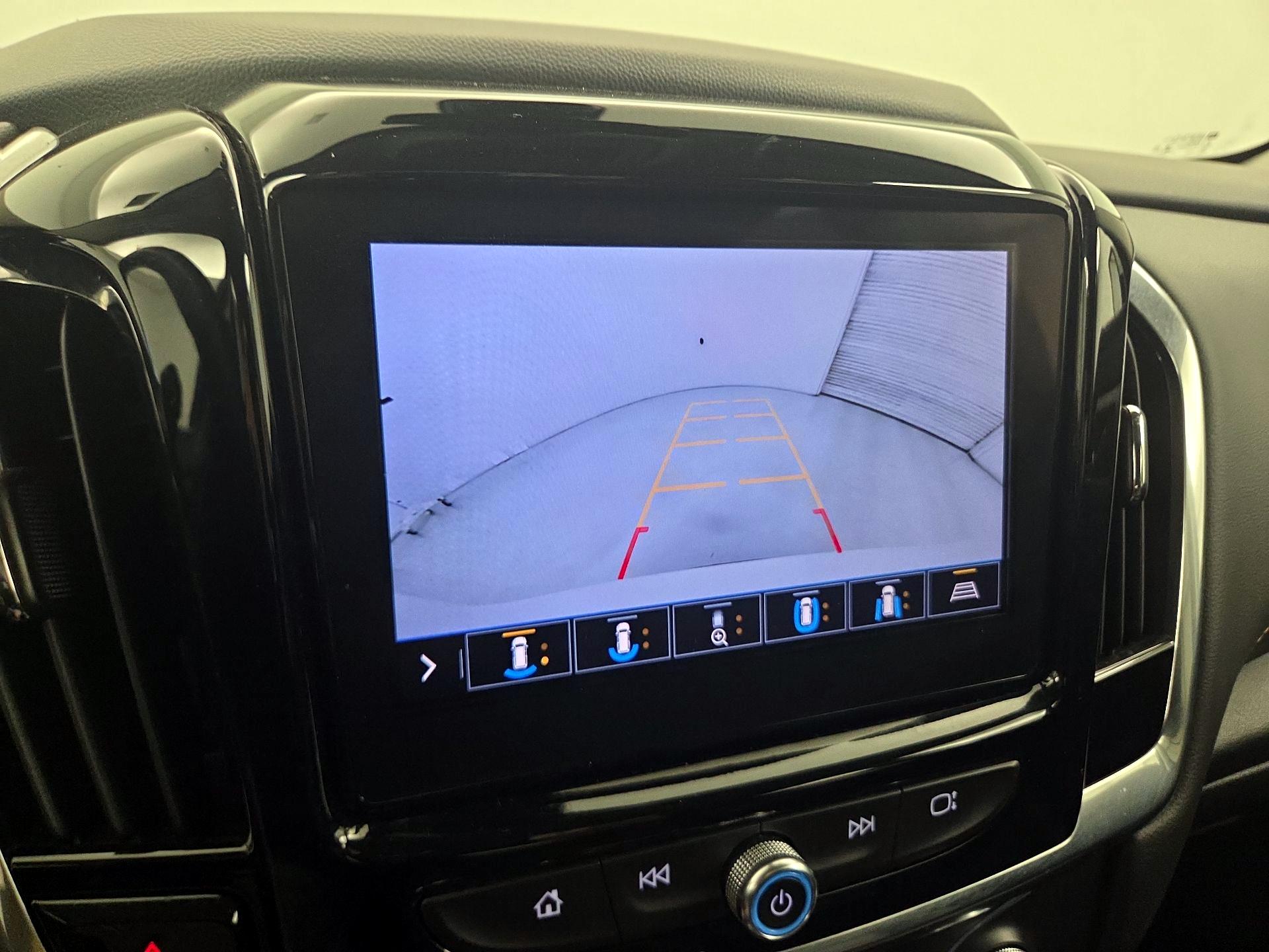Thumbnail: 2021 Chevrolet Traverse - 14