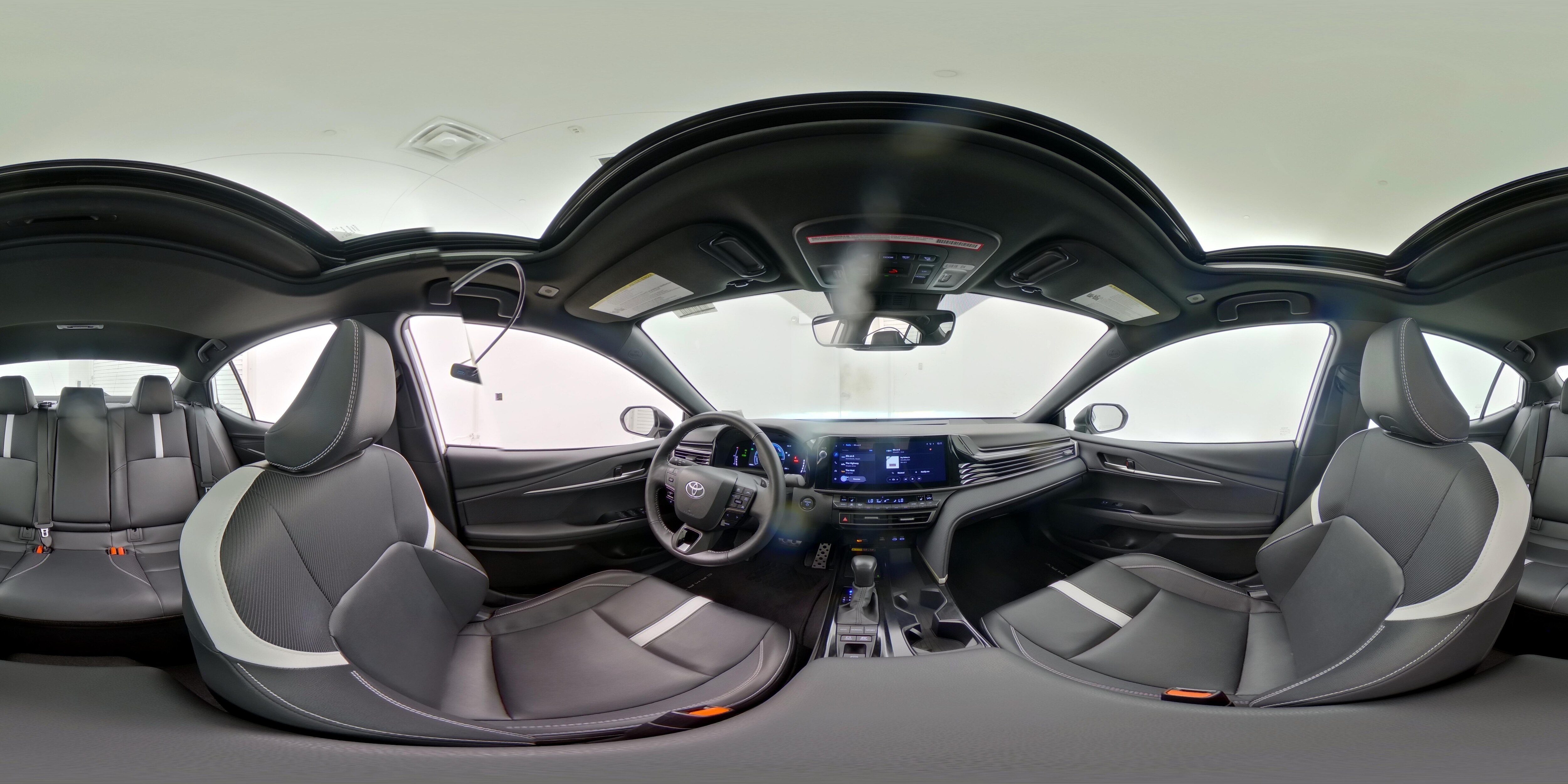 2025 Toyota Camry SE - Photo 22