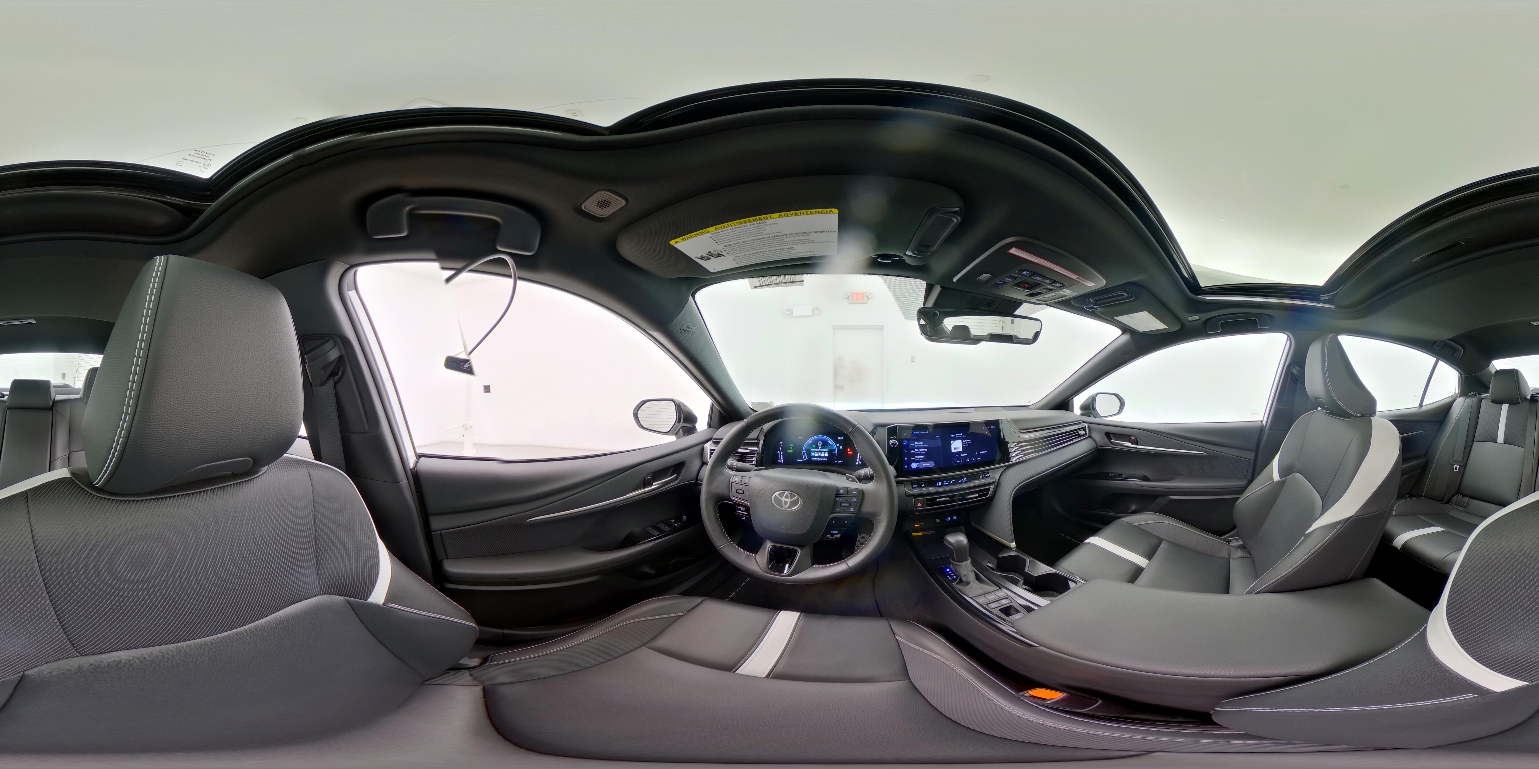 2025 Toyota Camry SE - Photo 24