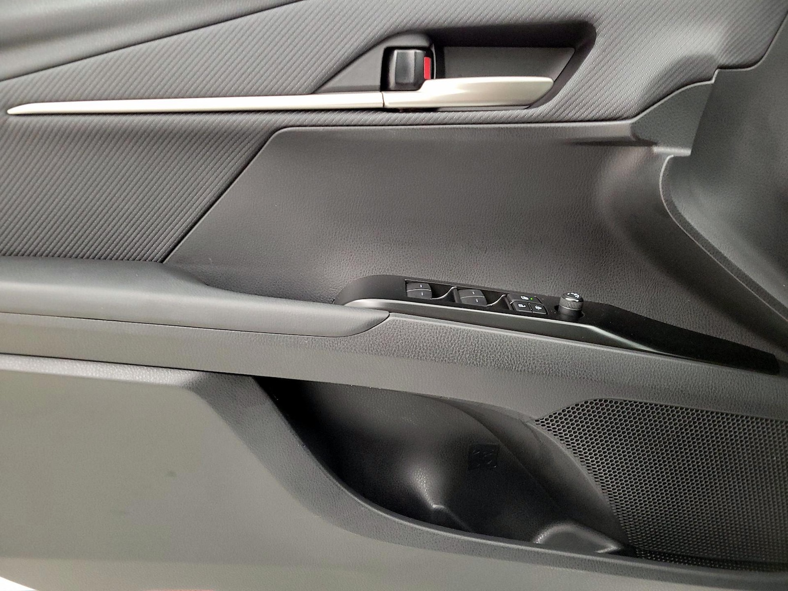 2025 Toyota Camry SE - Photo 11
