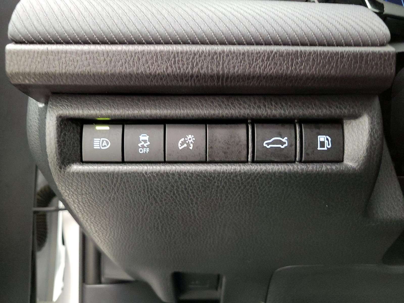 2025 Toyota Camry SE - Photo 12