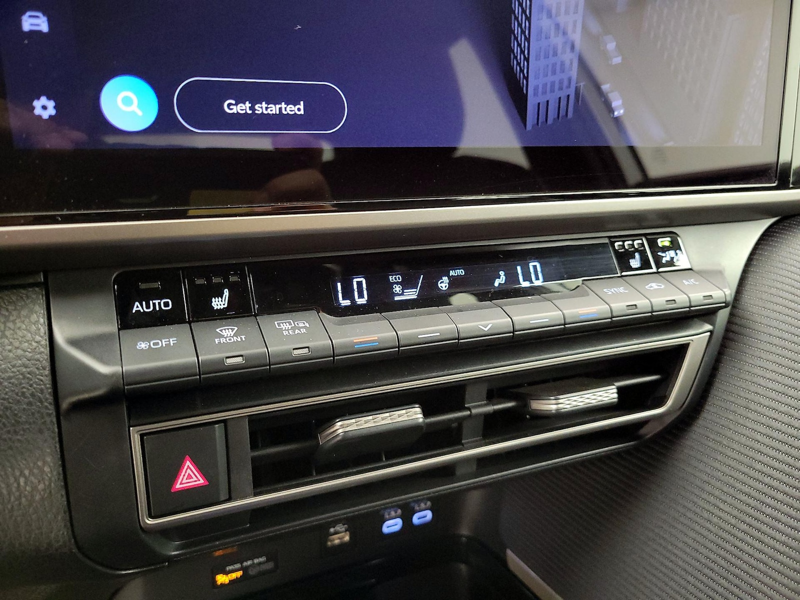 2025 Toyota Camry SE - Photo 15