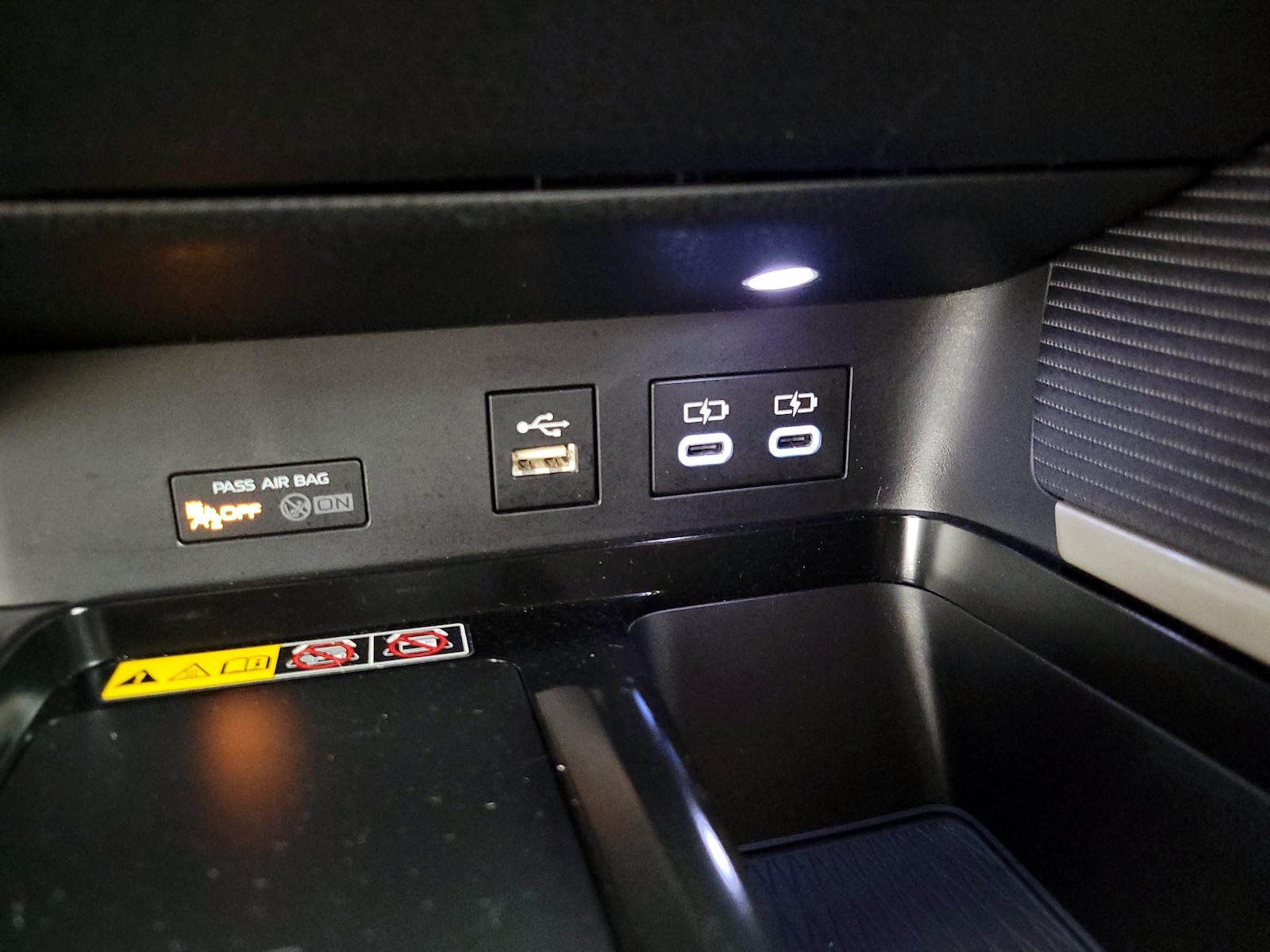 2025 Toyota Camry SE - Photo 17