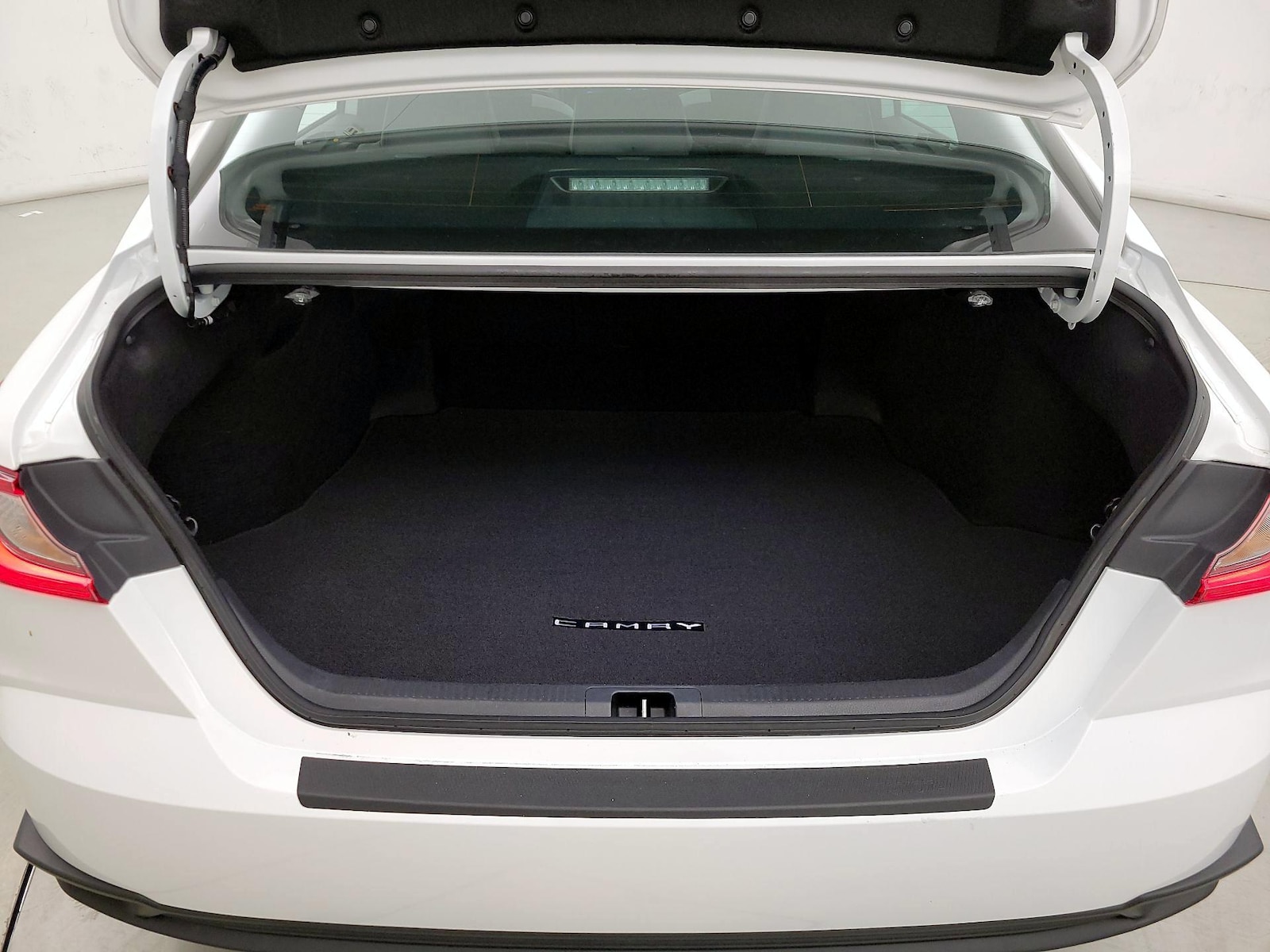2025 Toyota Camry SE - Photo 19