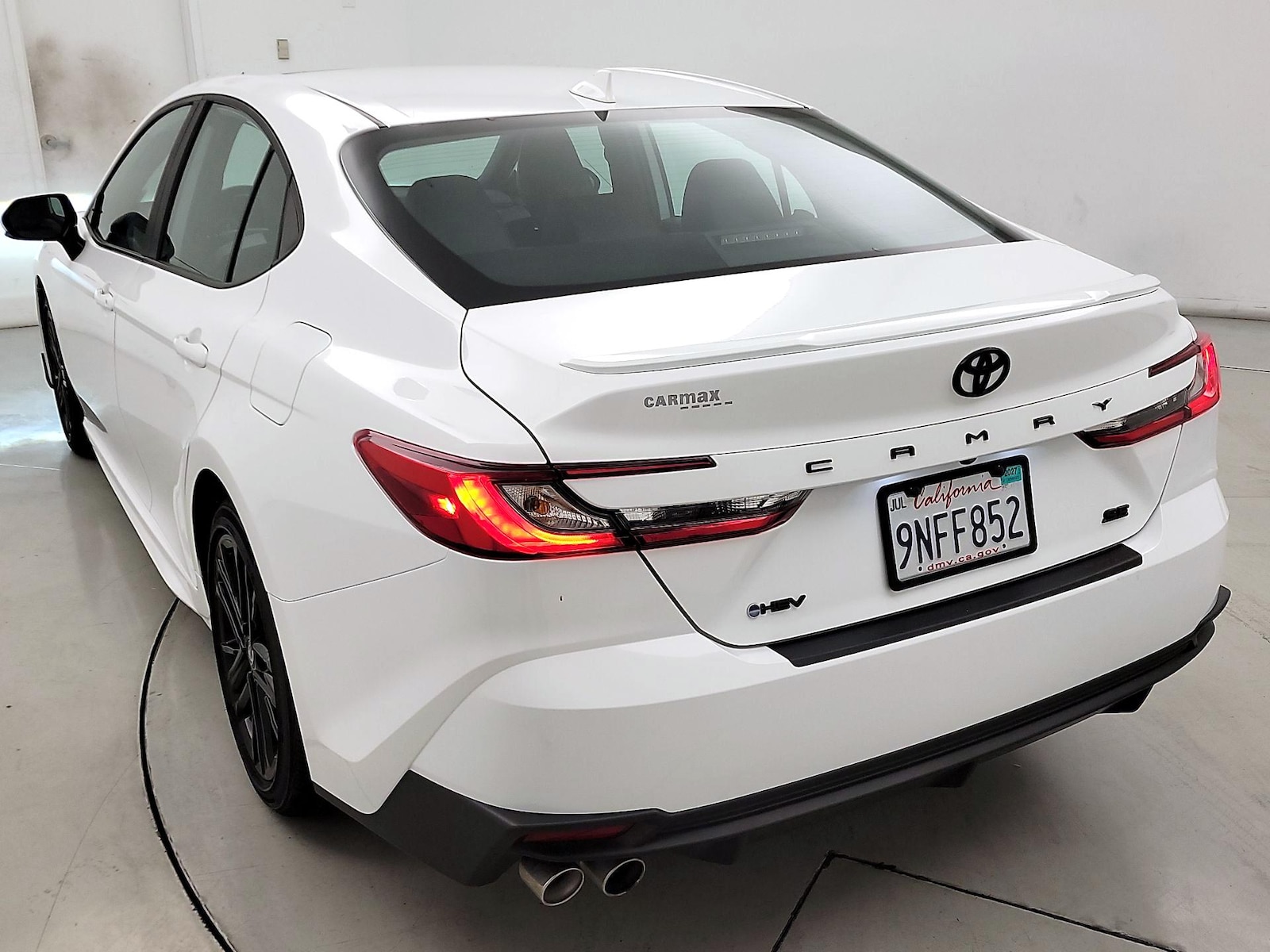 2025 Toyota Camry SE - Photo 7
