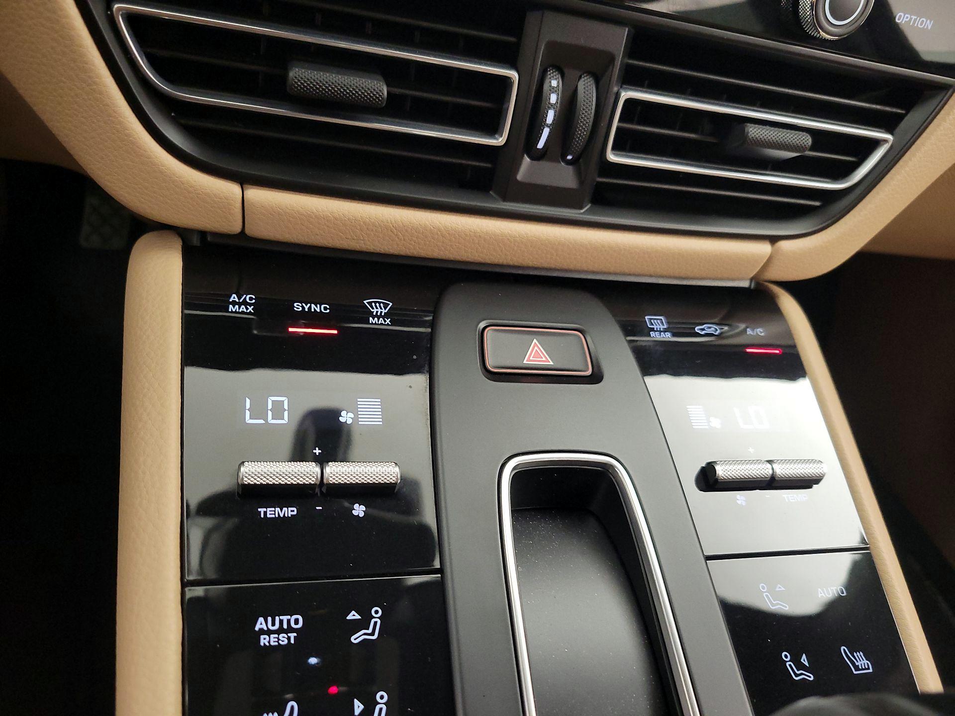 Thumbnail: 2025 Porsche Macan - 16