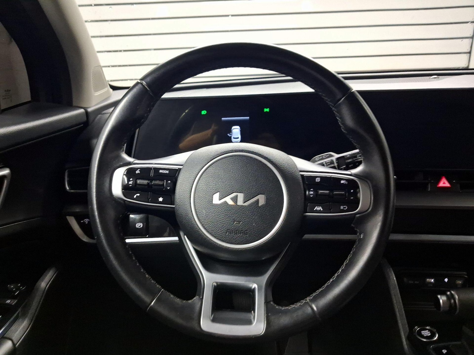 2024 Kia Sportage EX - Photo 11