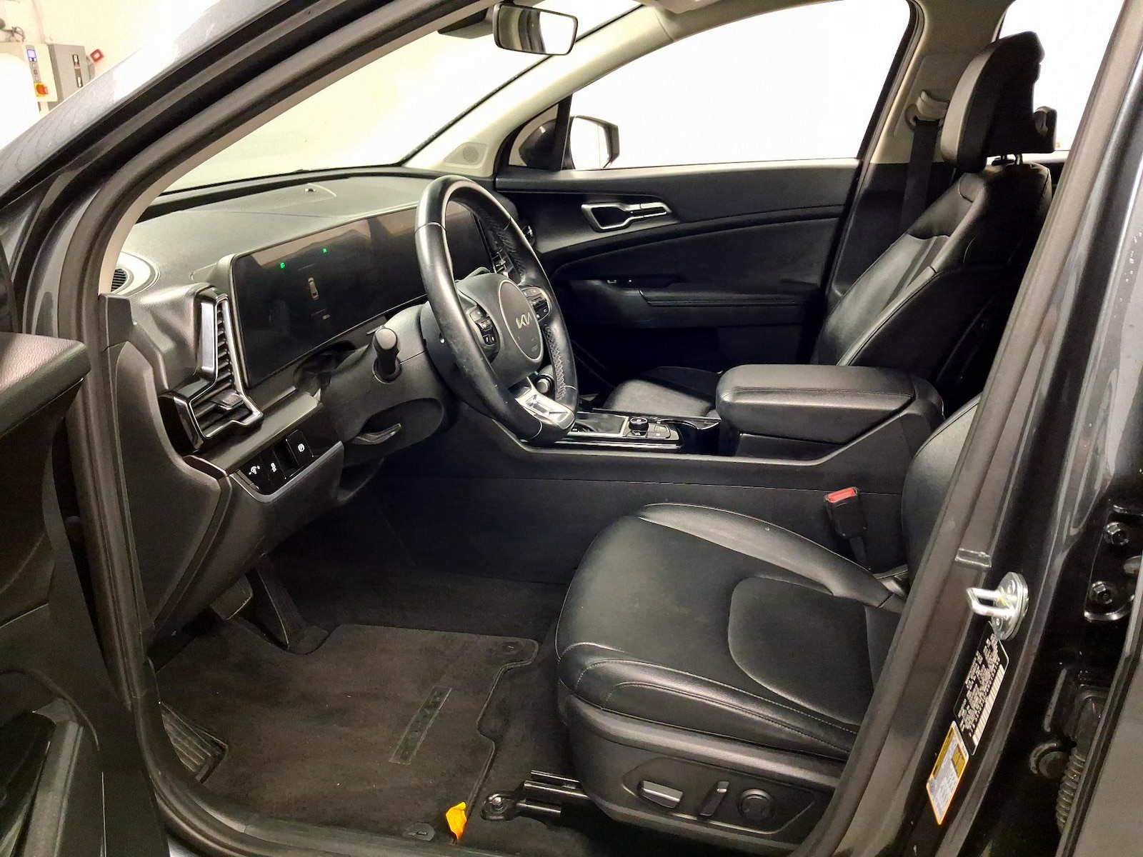 2024 Kia Sportage EX - Photo 12