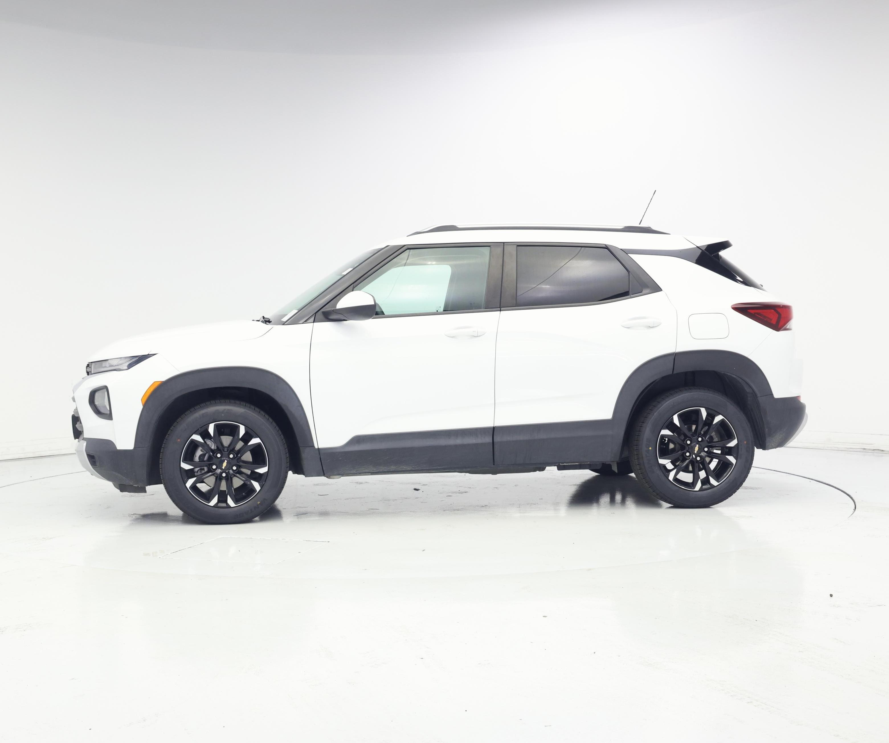 Thumbnail: 2023 Chevrolet TrailBlazer - 3