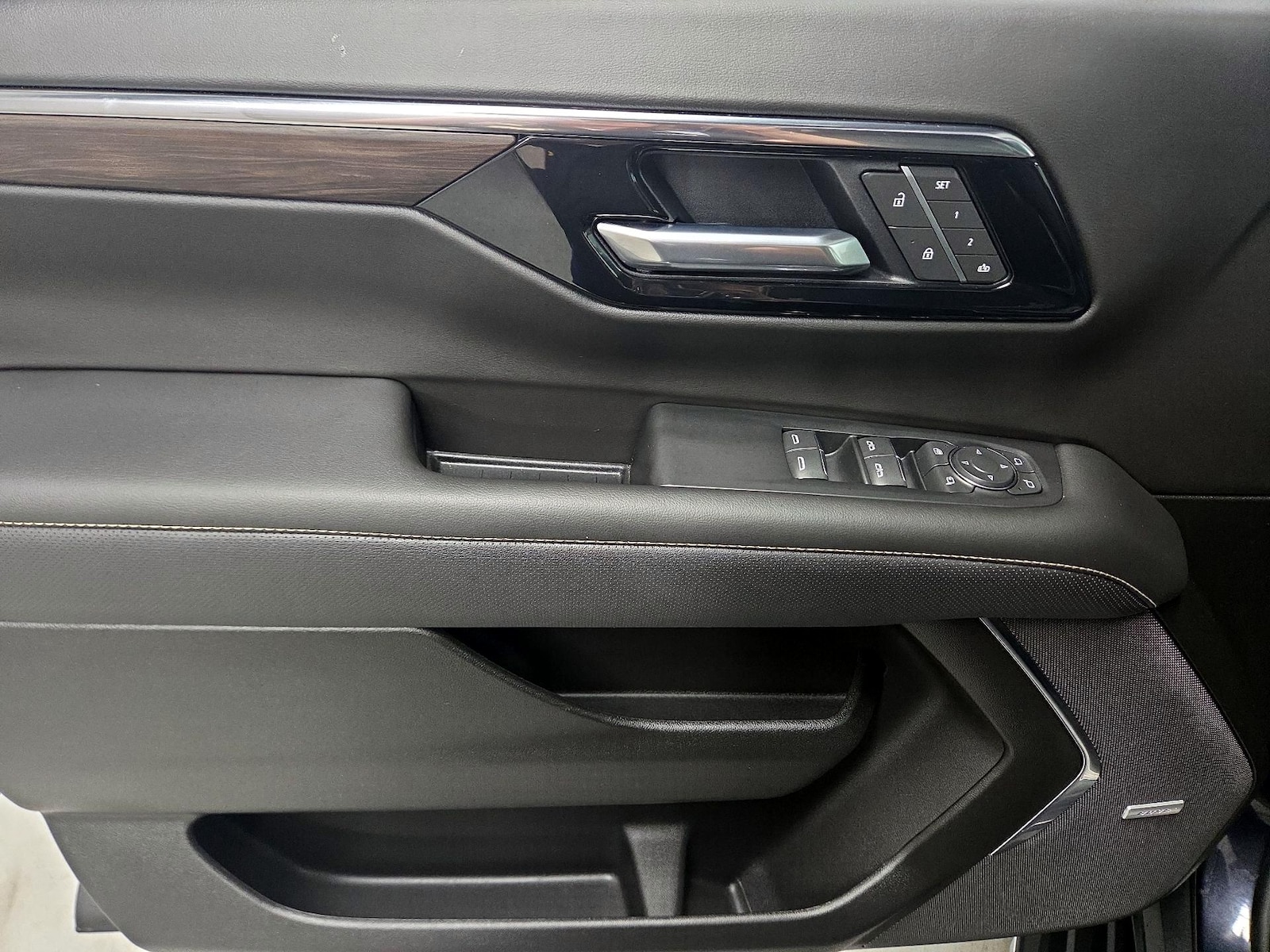 2025 Chevrolet Tahoe Premier - Photo 11