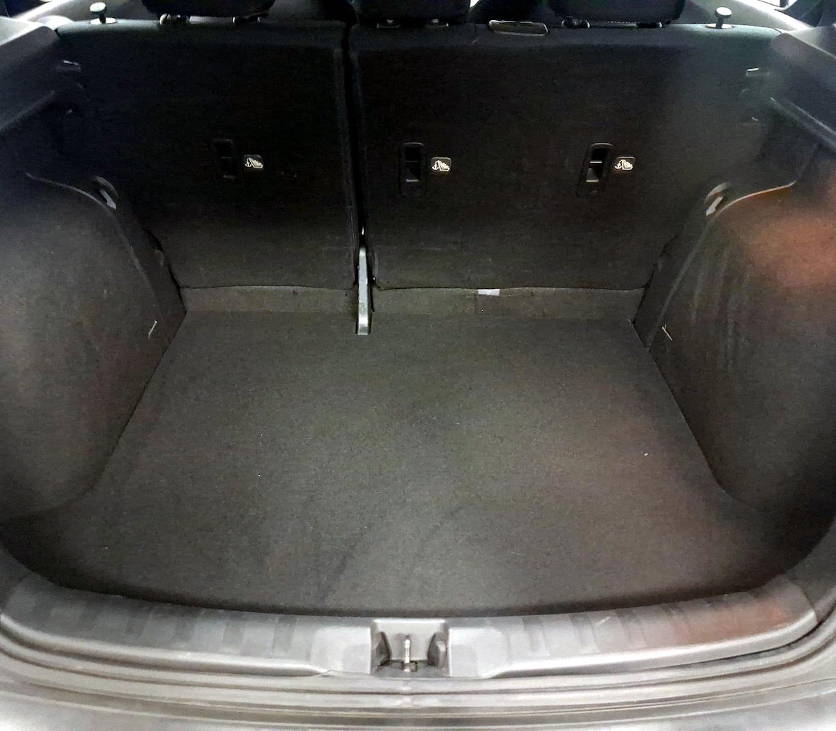 Trunk/Cargo (Seats Up)