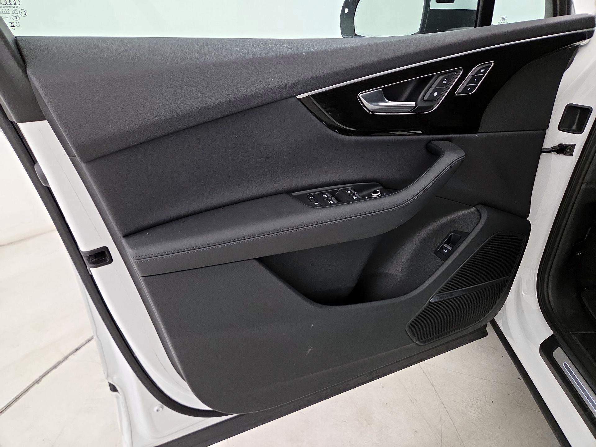 Thumbnail: 2023 Audi Q7 - 12
